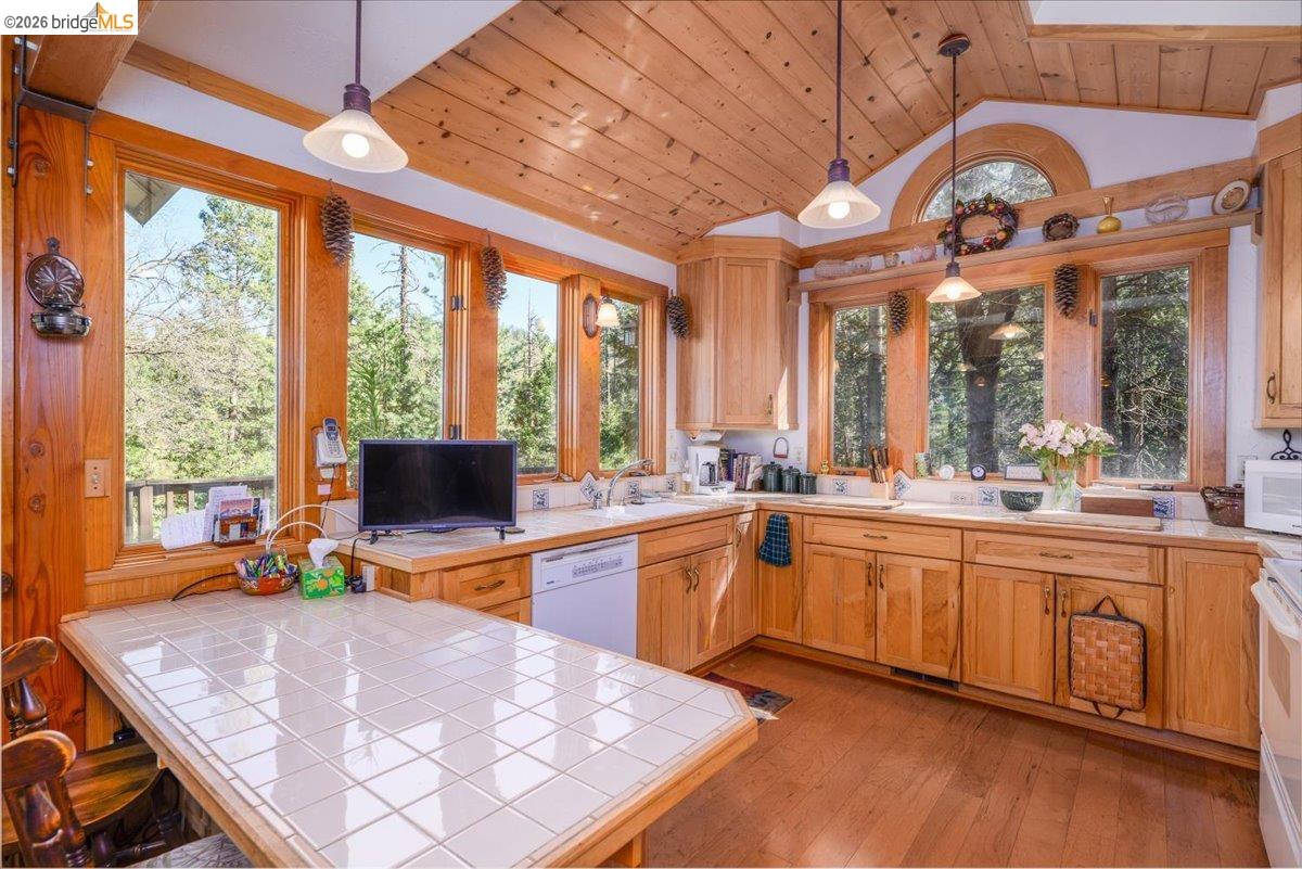 Detail Gallery Image 8 of 38 For 23160 Mark Twain Dr, Twain Harte,  CA 95383 - 3 Beds | 3 Baths