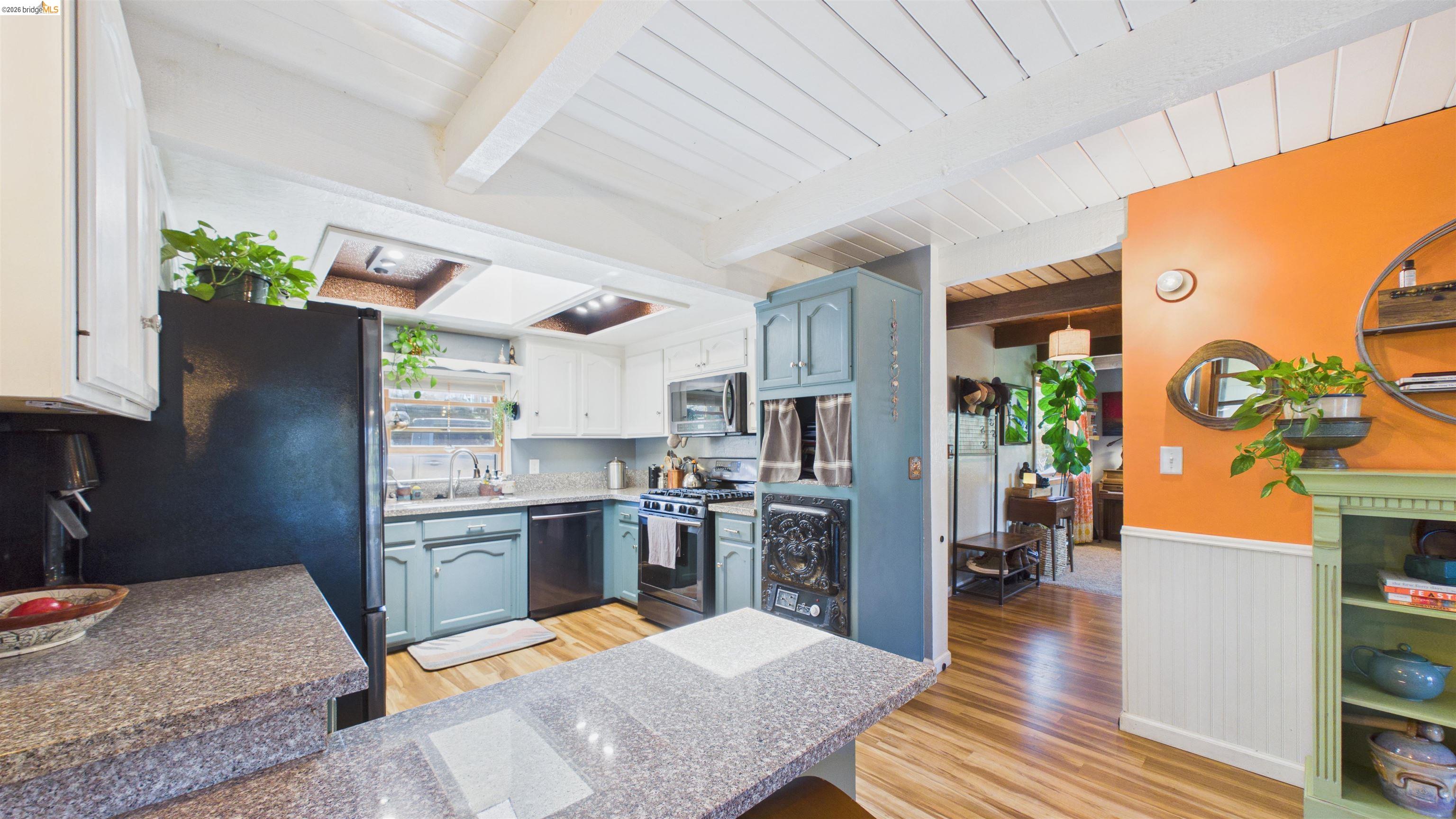 Detail Gallery Image 12 of 34 For 20870 Lynn Ln, Sonora,  CA 95370 - 3 Beds | 2/1 Baths