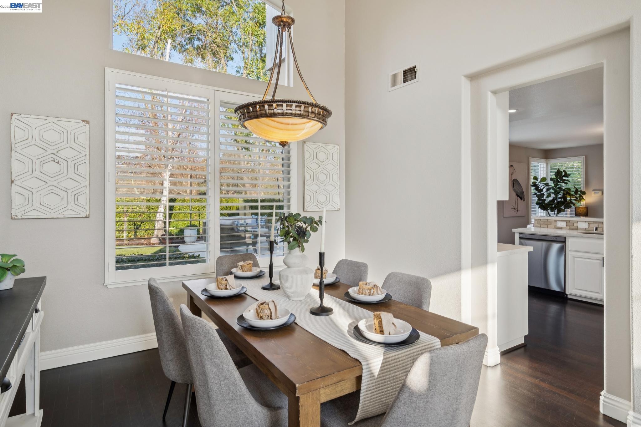 Detail Gallery Image 8 of 49 For 334 Squirrel Ridge Way, Danville,  CA 94506 - 5 Beds | 3 Baths