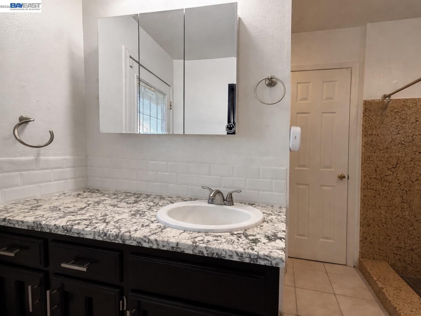 Detail Gallery Image 13 of 28 For 6928 E Lane Ave, Fresno,  CA 93727 - 3 Beds | 2 Baths