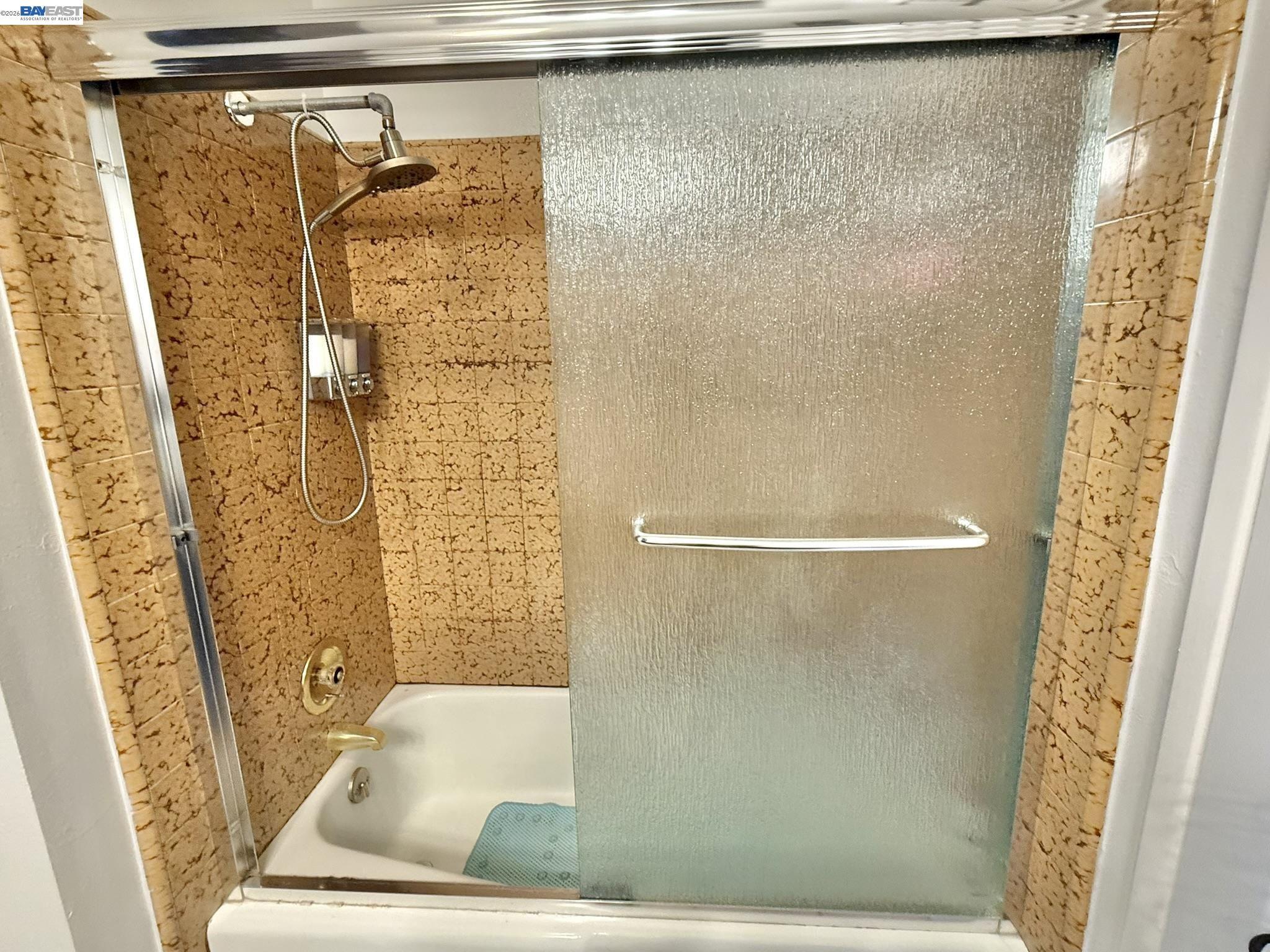 Detail Gallery Image 17 of 28 For 6928 E Lane Ave, Fresno,  CA 93727 - 3 Beds | 2 Baths