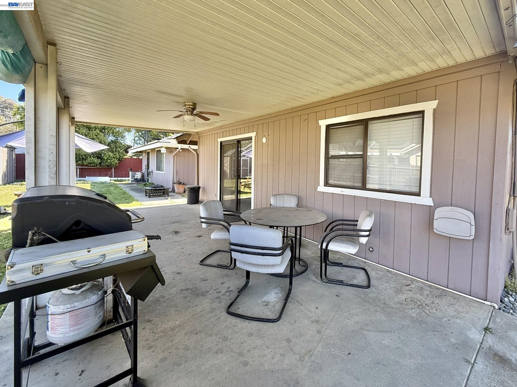 Detail Gallery Image 20 of 28 For 6928 E Lane Ave, Fresno,  CA 93727 - 3 Beds | 2 Baths