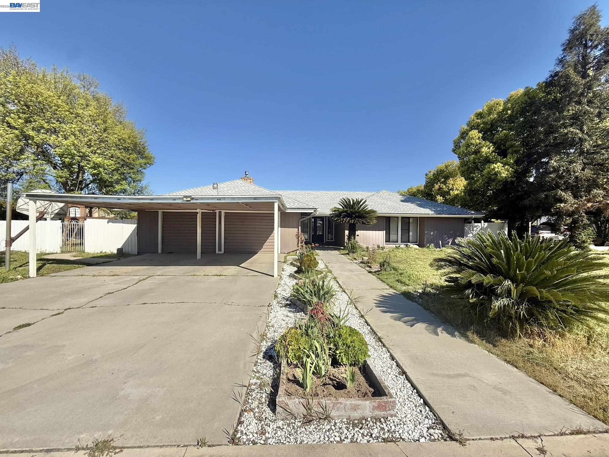 Detail Gallery Image 3 of 28 For 6928 E Lane Ave, Fresno,  CA 93727 - 3 Beds | 2 Baths