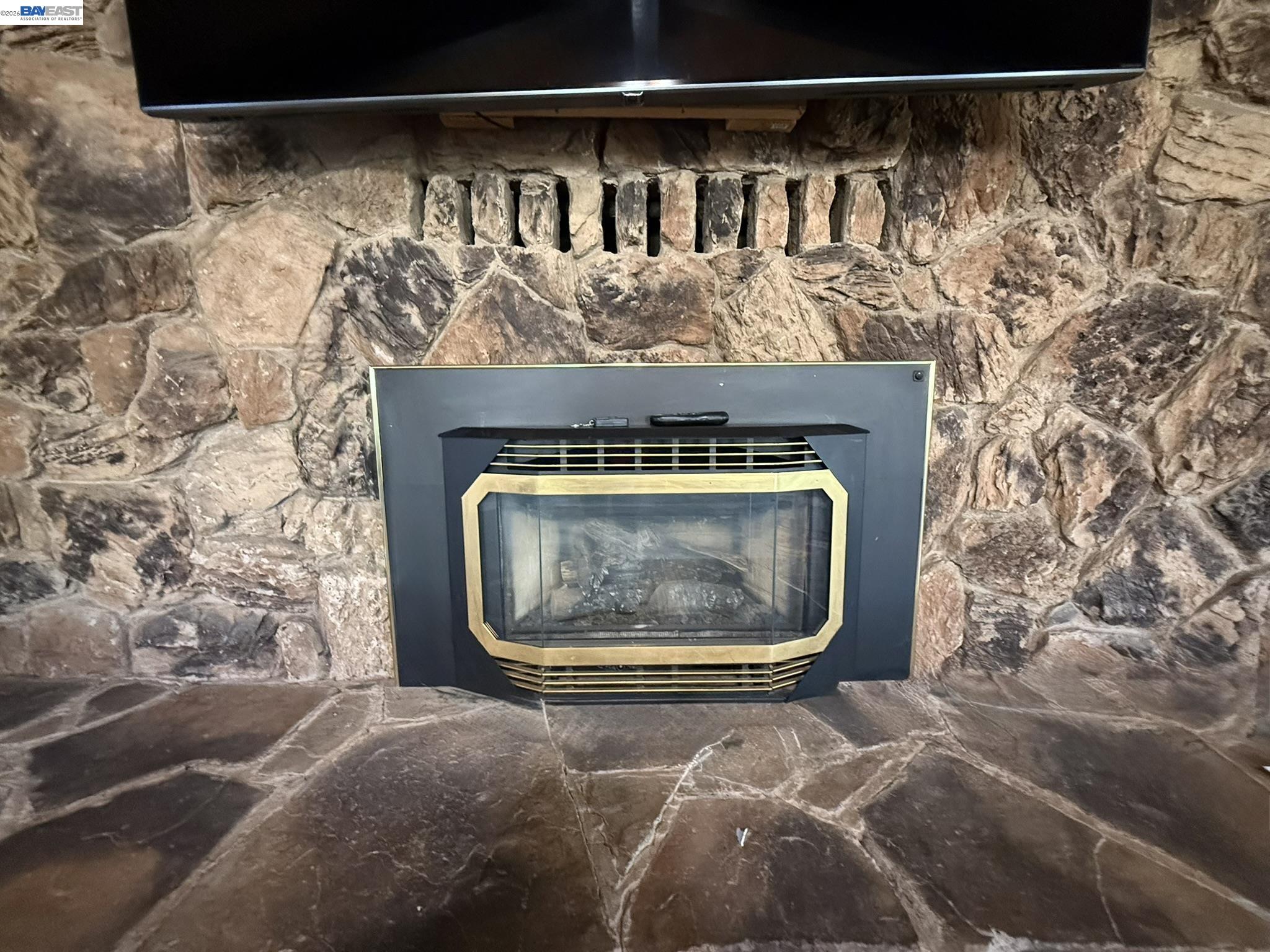 Detail Gallery Image 6 of 28 For 6928 E Lane Ave, Fresno,  CA 93727 - 3 Beds | 2 Baths