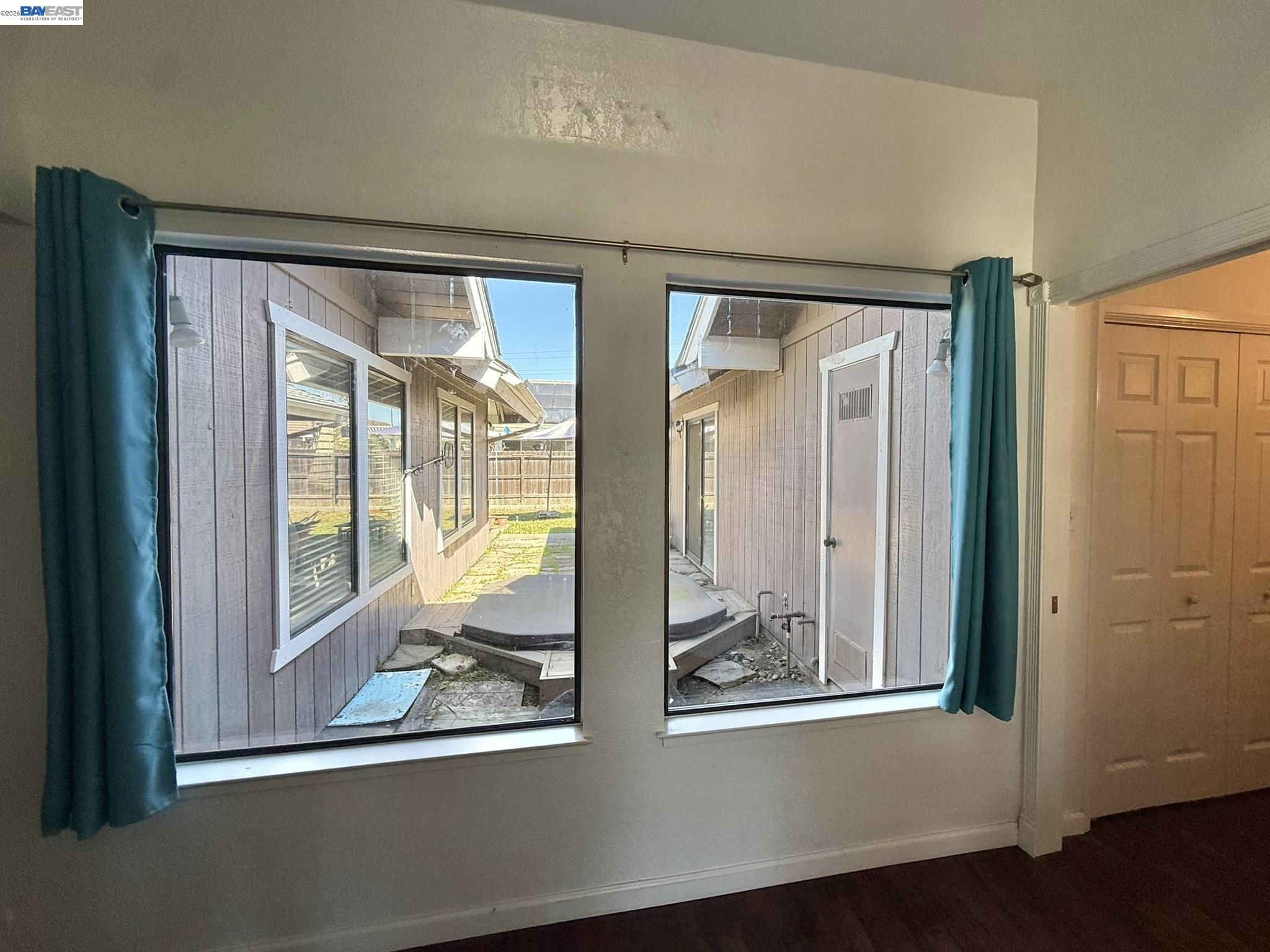 Detail Gallery Image 7 of 28 For 6928 E Lane Ave, Fresno,  CA 93727 - 3 Beds | 2 Baths