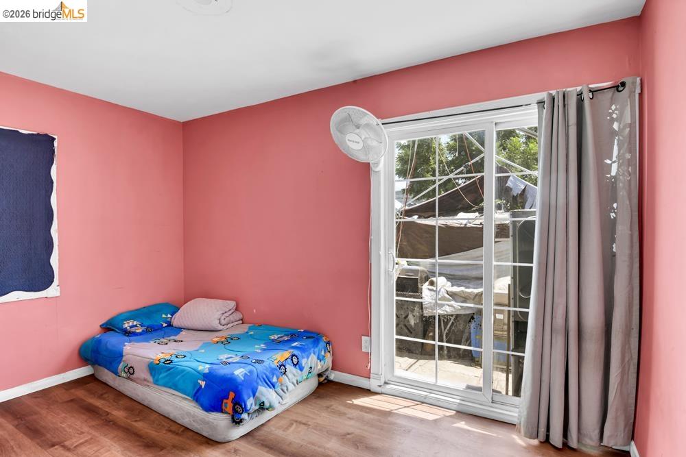 Detail Gallery Image 4 of 6 For 1090 70th Ave, Oakland,  CA 94621 - 2 Beds | 1 Baths