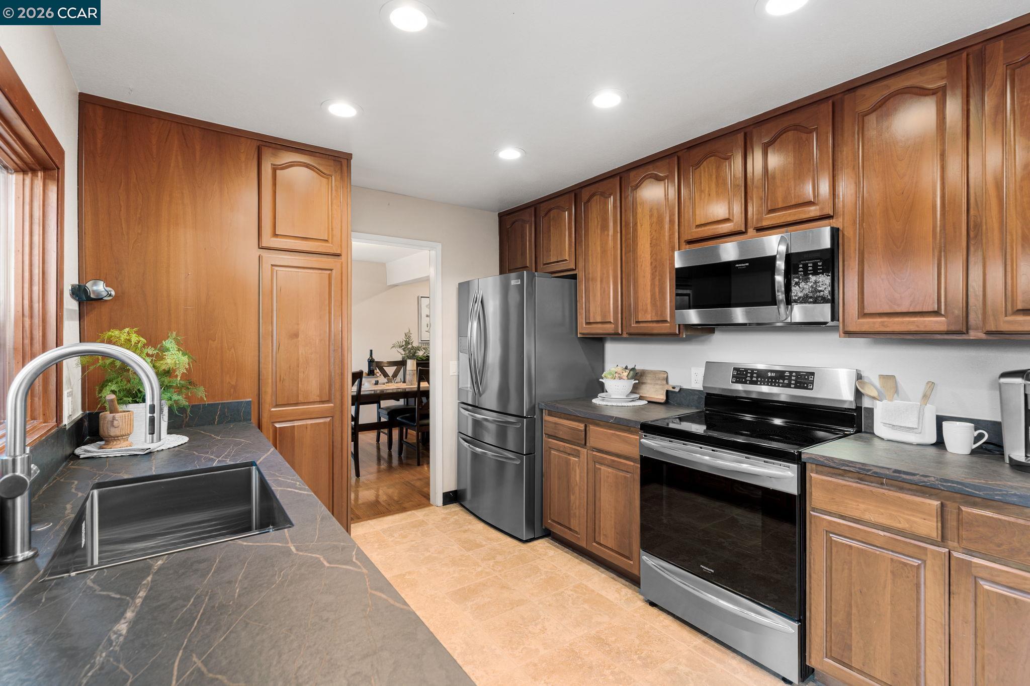 Detail Gallery Image 15 of 60 For 4417 Catalpa Ct, Concord,  CA 94521 - 4 Beds | 3 Baths