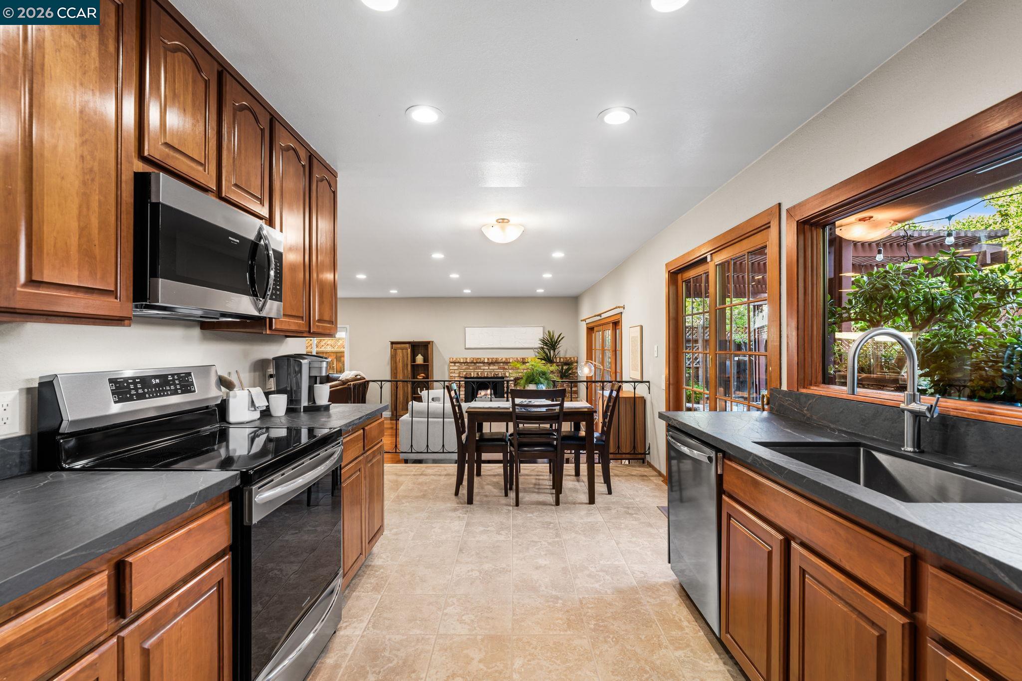 Detail Gallery Image 17 of 60 For 4417 Catalpa Ct, Concord,  CA 94521 - 4 Beds | 3 Baths