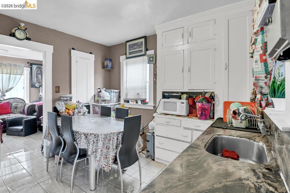 Detail Gallery Image 5 of 10 For 1440 76th Ave, Oakland,  CA 94621 - 2 Beds | 1 Baths