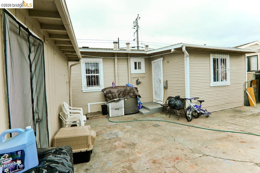 Detail Gallery Image 7 of 10 For 1440 76th Ave, Oakland,  CA 94621 - 2 Beds | 1 Baths