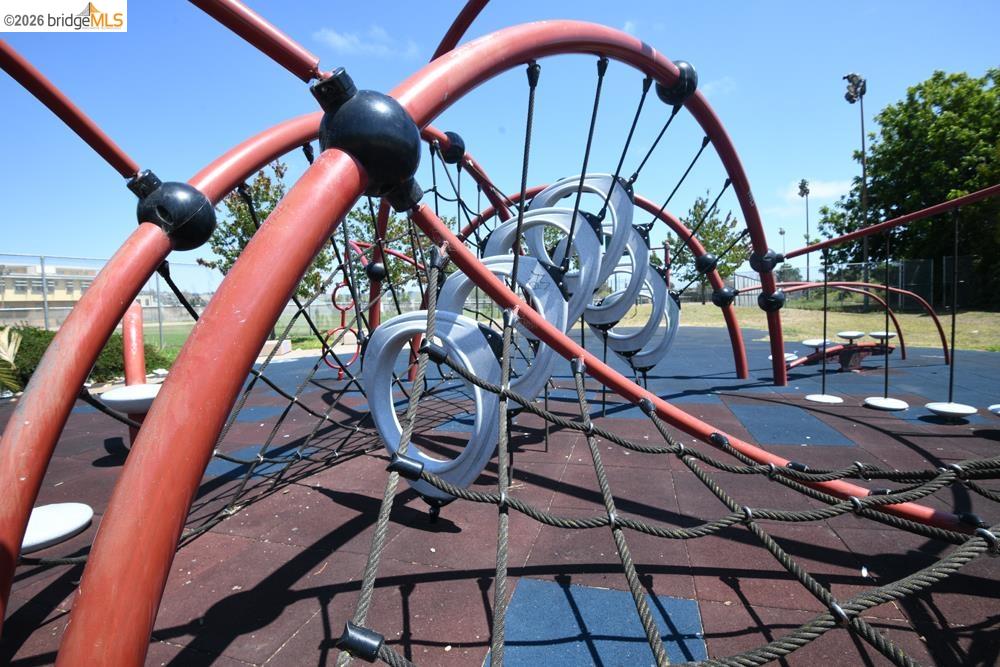 Detail Gallery Image 8 of 10 For 1440 76th Ave, Oakland,  CA 94621 - 2 Beds | 1 Baths