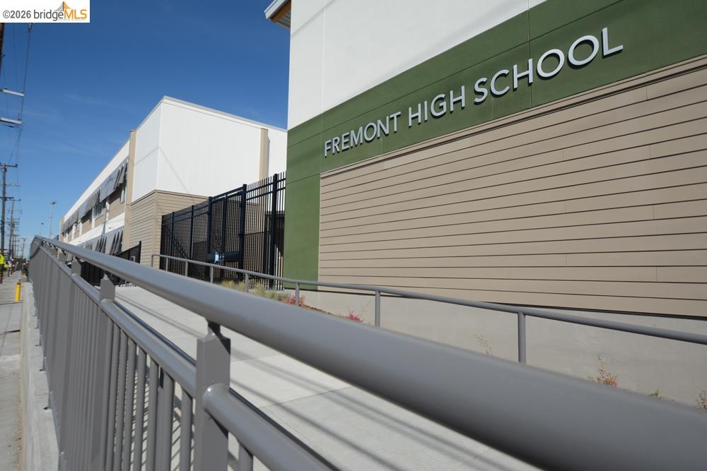 Detail Gallery Image 10 of 10 For 1440 76th Ave, Oakland,  CA 94621 - 2 Beds | 1 Baths