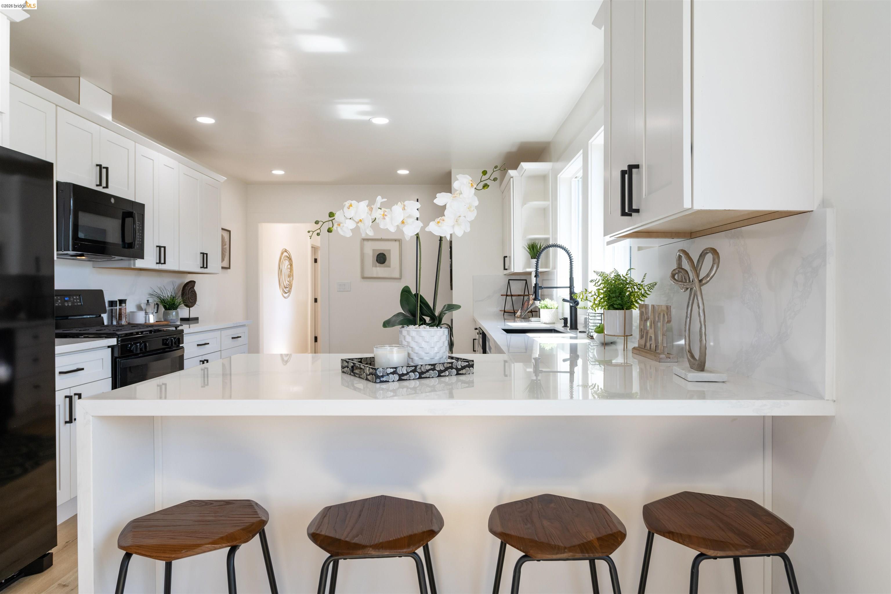 Detail Gallery Image 12 of 43 For 3568 Harper Street, Oakland,  CA 94601 - 3 Beds | 2 Baths