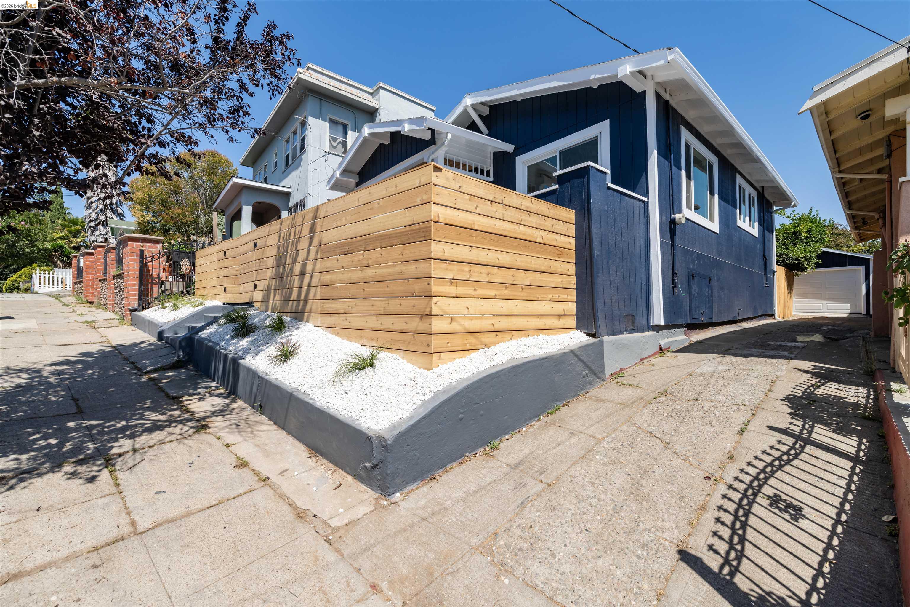 Detail Gallery Image 3 of 43 For 3568 Harper Street, Oakland,  CA 94601 - 3 Beds | 2 Baths