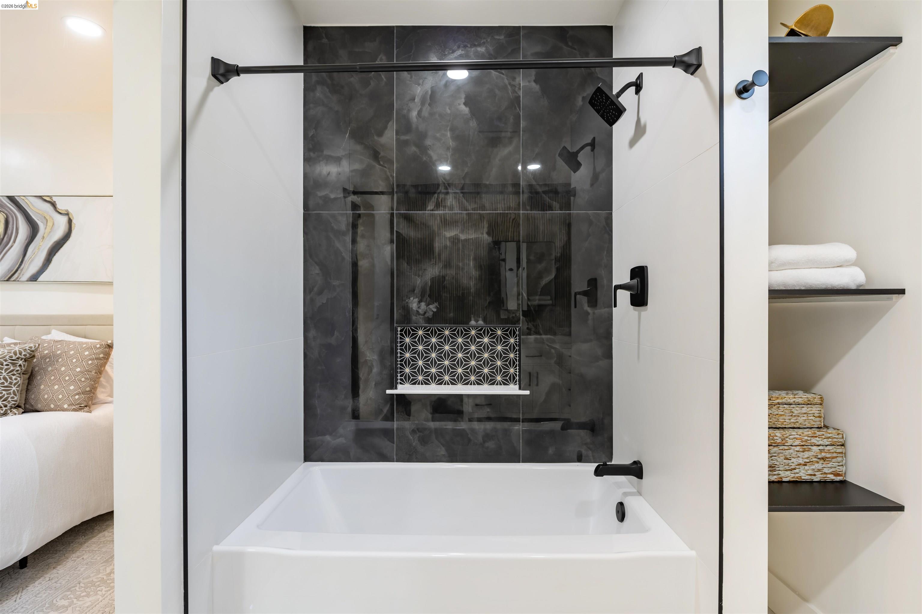 Detail Gallery Image 35 of 43 For 3568 Harper Street, Oakland,  CA 94601 - 3 Beds | 2 Baths