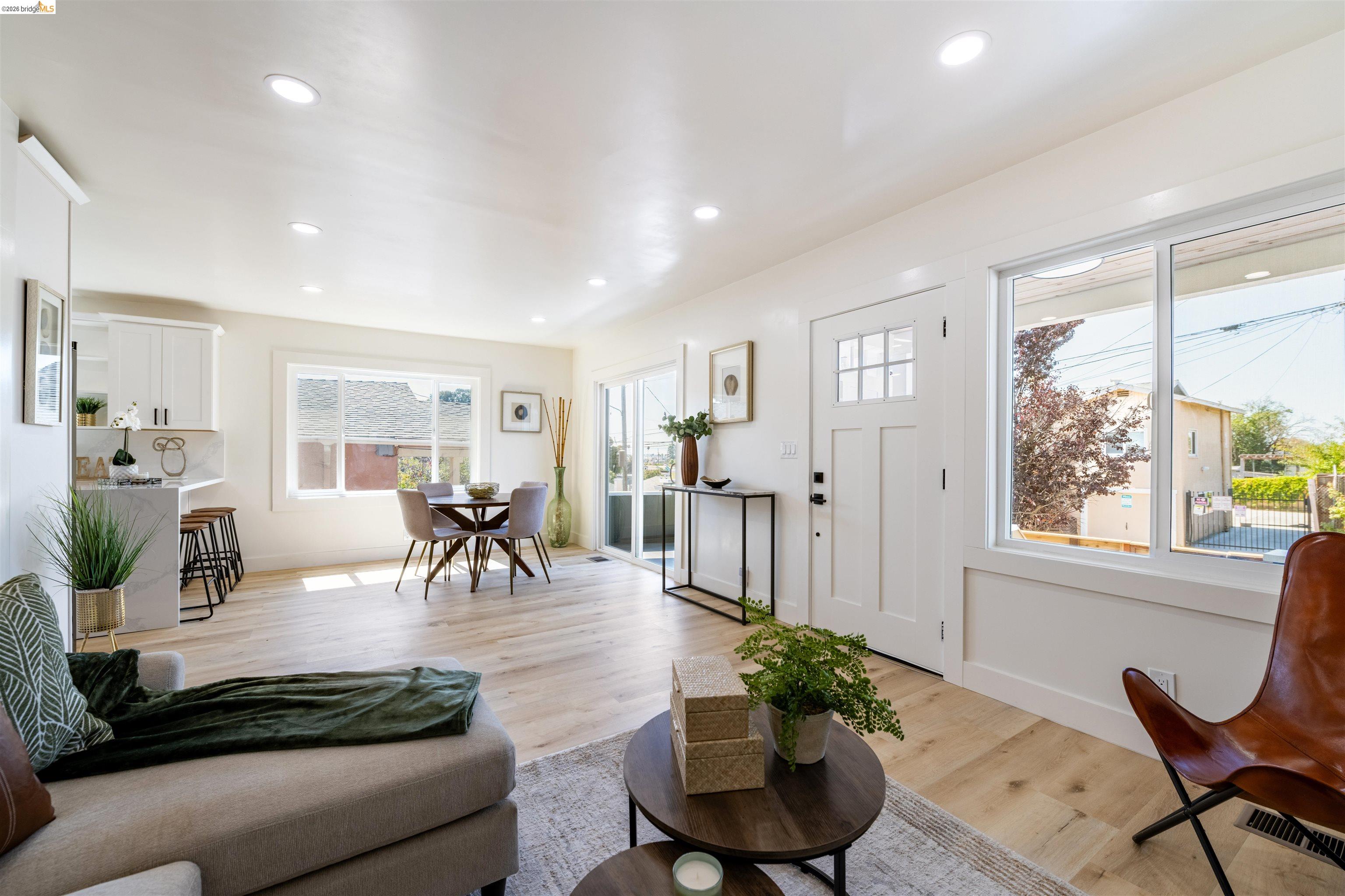 Detail Gallery Image 8 of 43 For 3568 Harper Street, Oakland,  CA 94601 - 3 Beds | 2 Baths