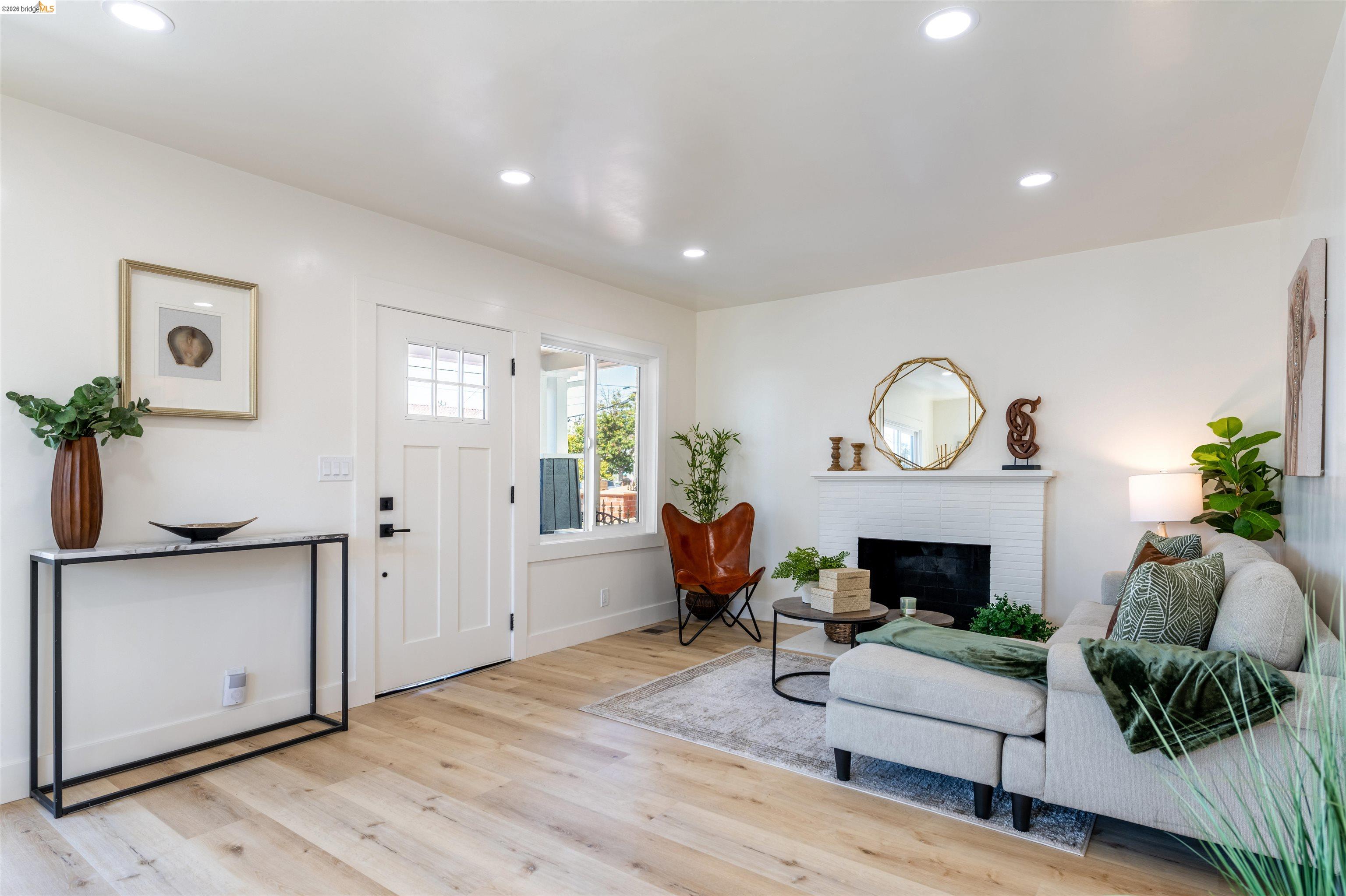 Detail Gallery Image 9 of 43 For 3568 Harper Street, Oakland,  CA 94601 - 3 Beds | 2 Baths
