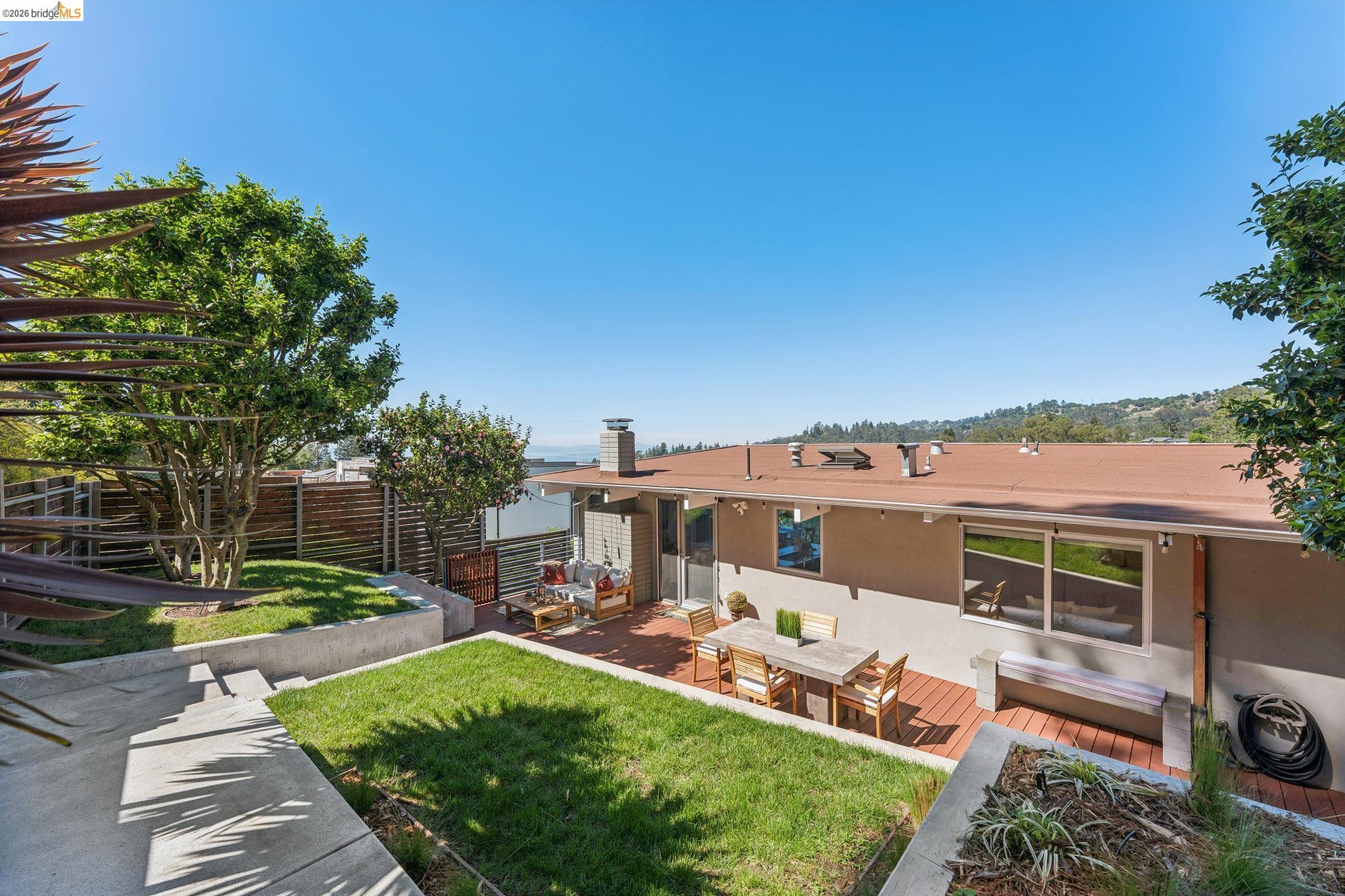 Detail Gallery Image 2 of 57 For 6733 Snake Rd, Oakland,  CA 94611 - 3 Beds | 2 Baths