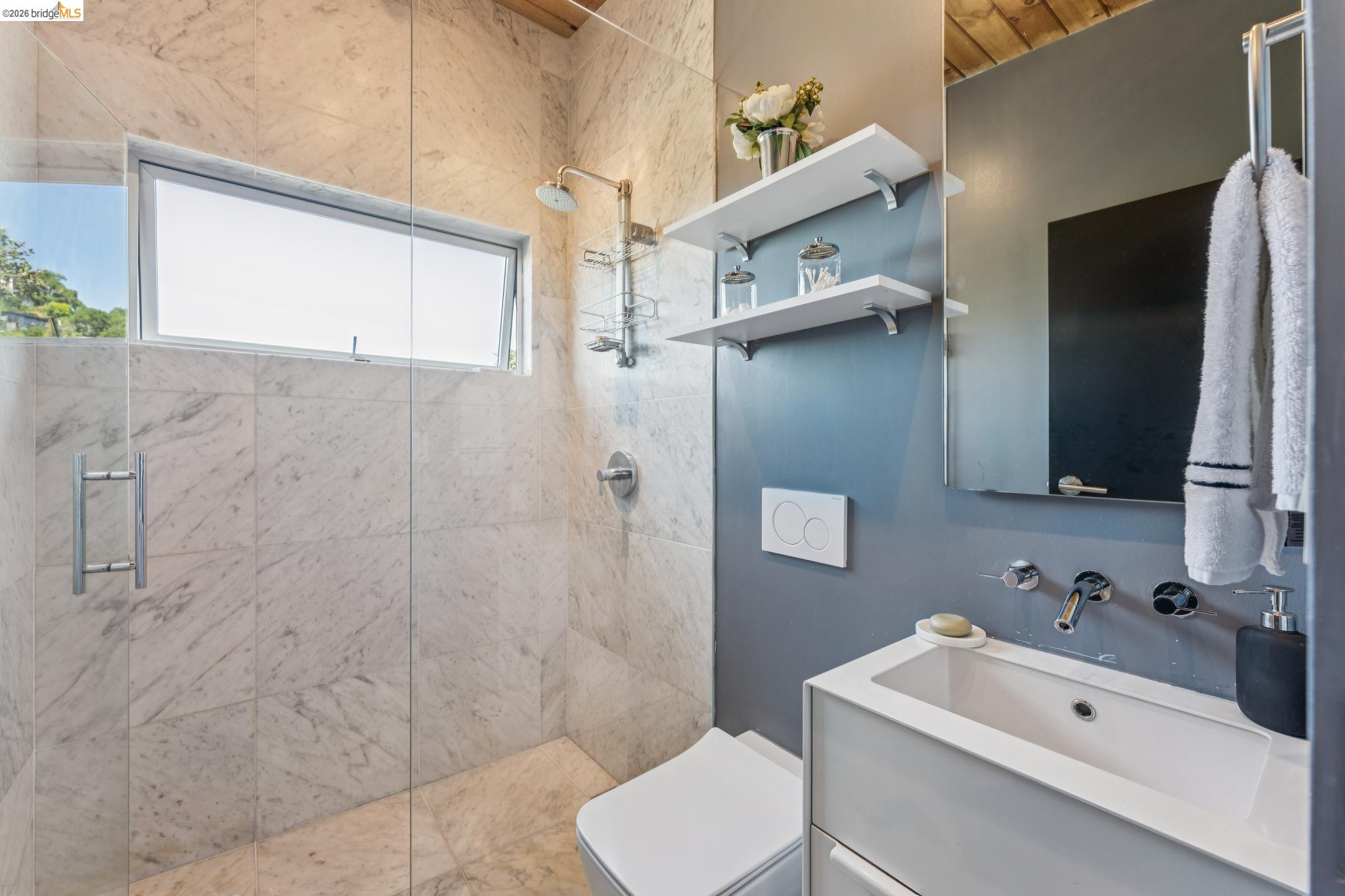 Detail Gallery Image 19 of 57 For 6733 Snake Rd, Oakland,  CA 94611 - 3 Beds | 2 Baths