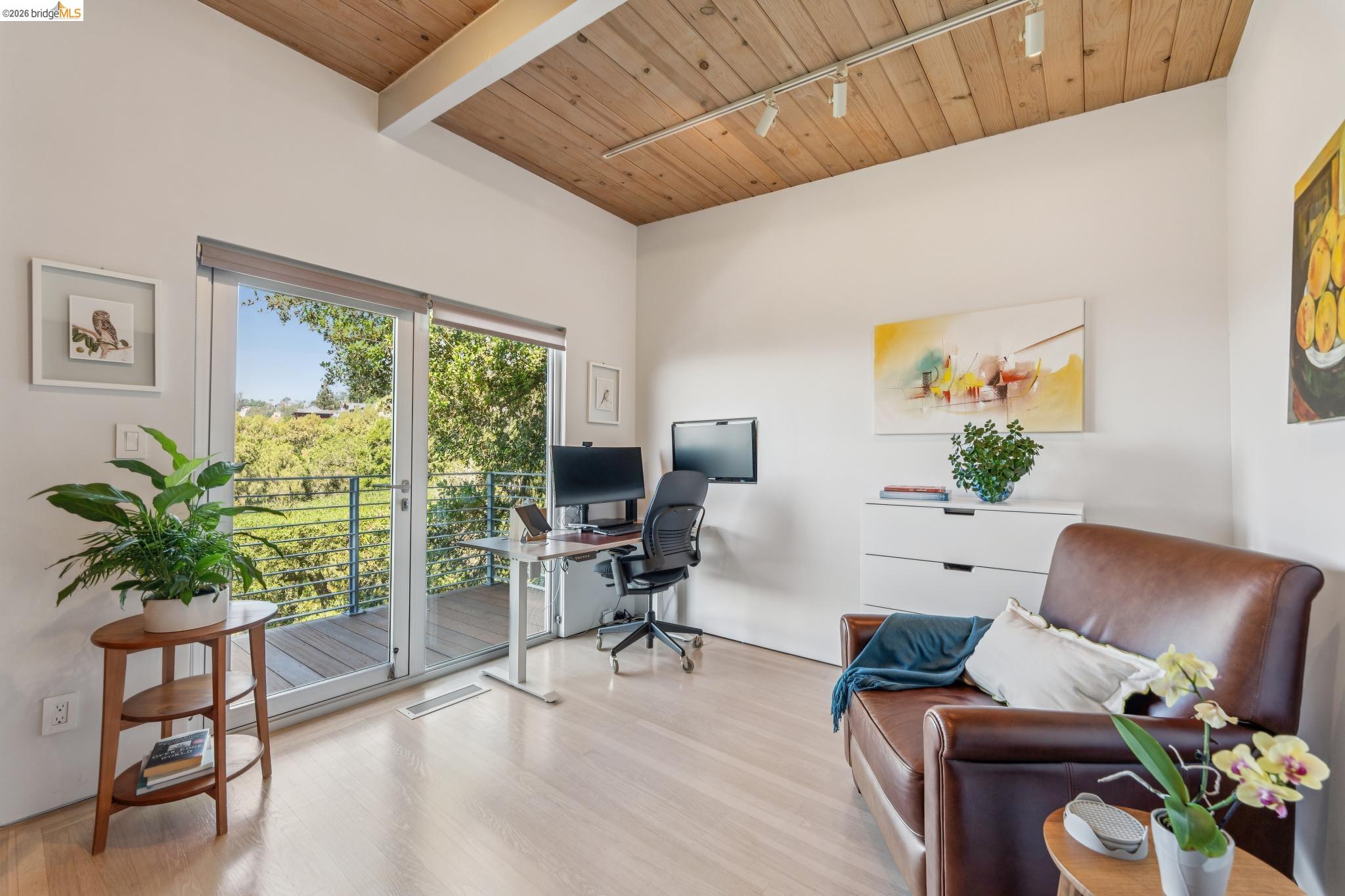 Detail Gallery Image 20 of 57 For 6733 Snake Rd, Oakland,  CA 94611 - 3 Beds | 2 Baths