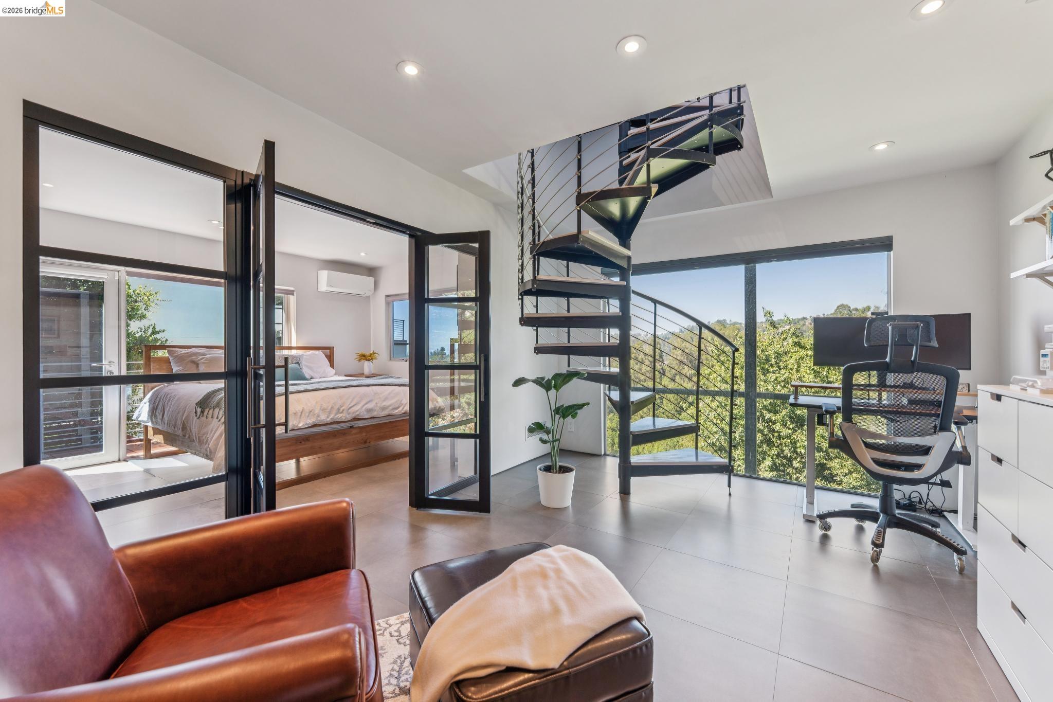 Detail Gallery Image 25 of 57 For 6733 Snake Rd, Oakland,  CA 94611 - 3 Beds | 2 Baths