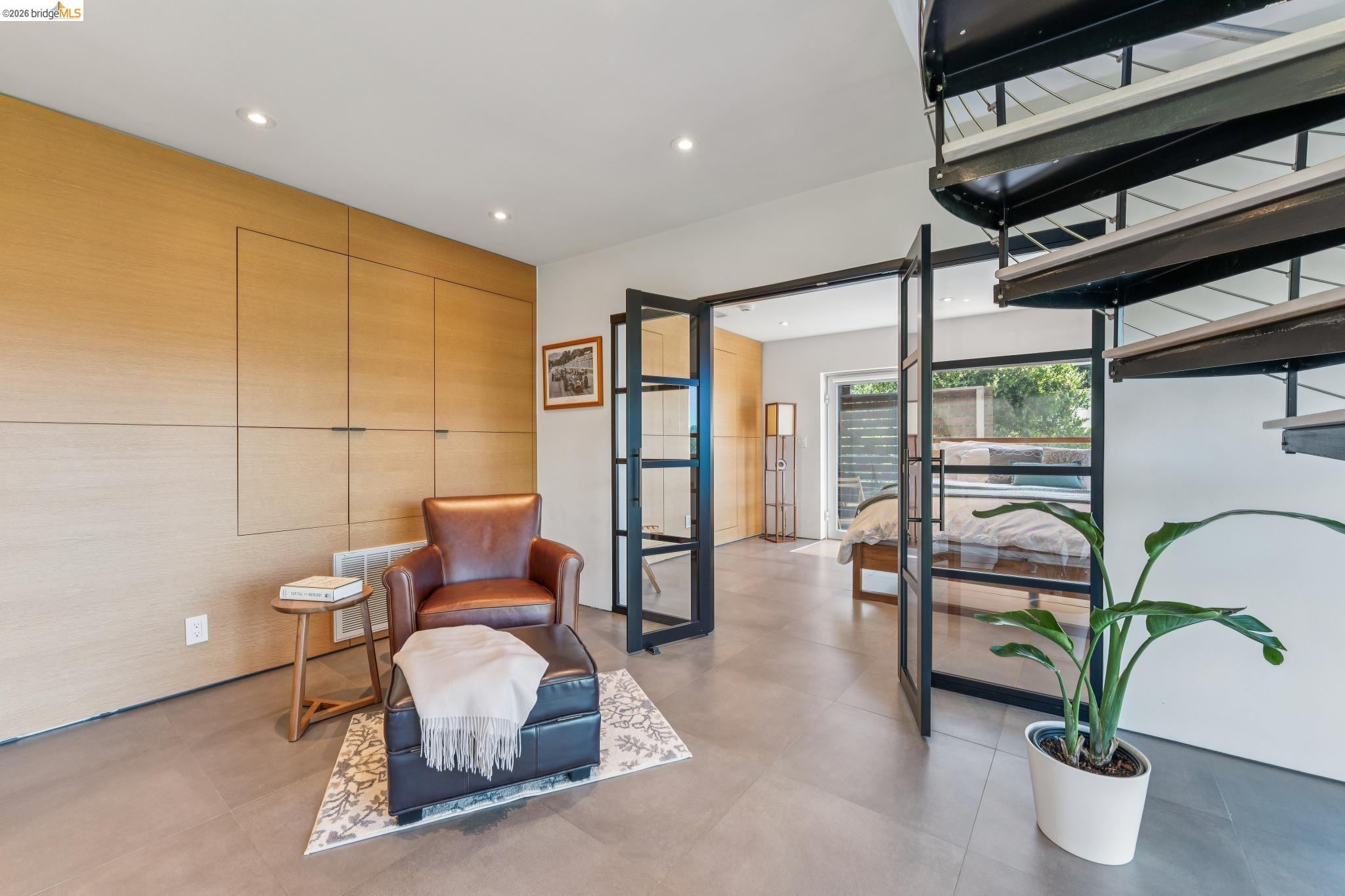 Detail Gallery Image 26 of 57 For 6733 Snake Rd, Oakland,  CA 94611 - 3 Beds | 2 Baths