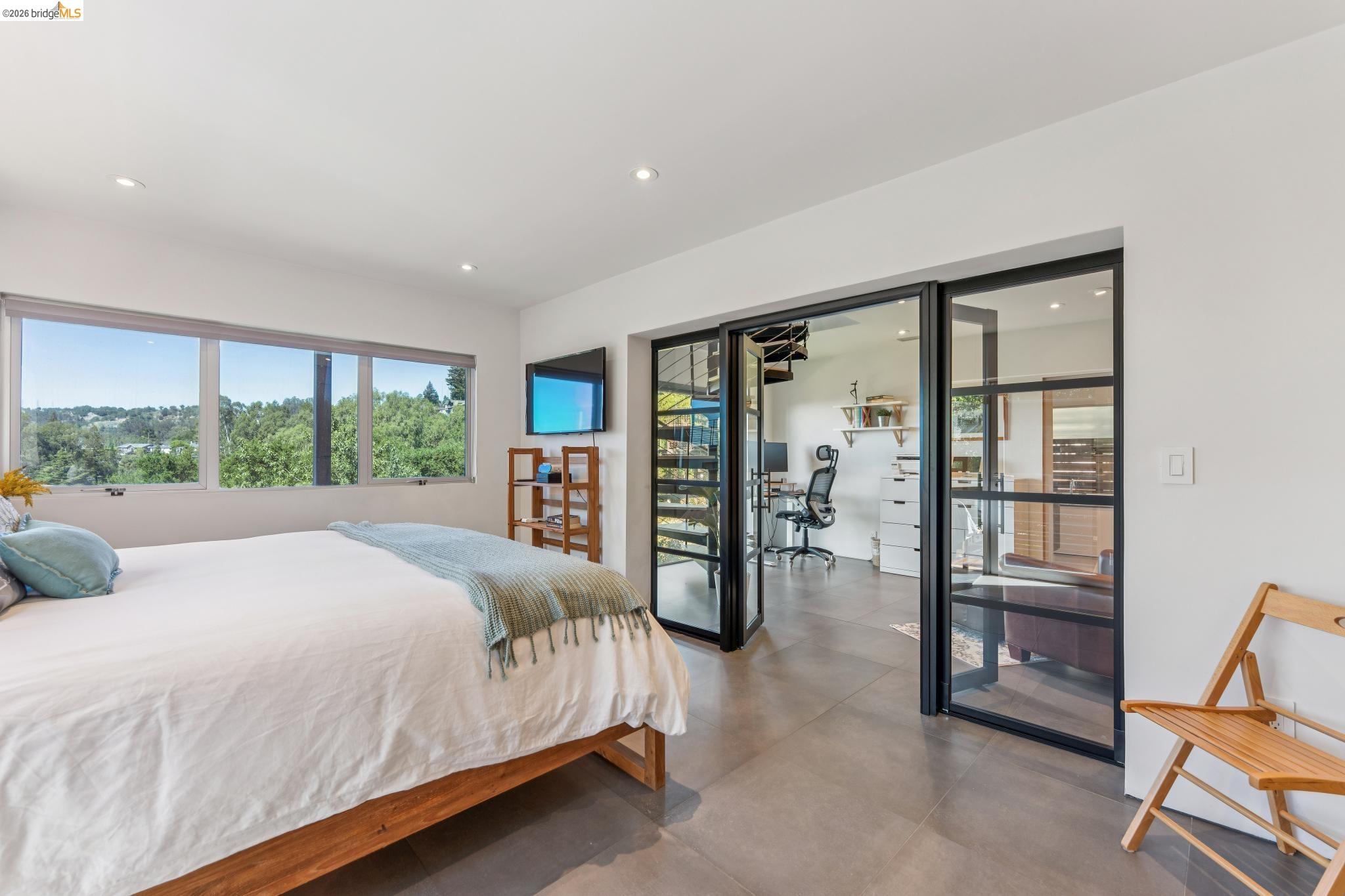 Detail Gallery Image 28 of 57 For 6733 Snake Rd, Oakland,  CA 94611 - 3 Beds | 2 Baths