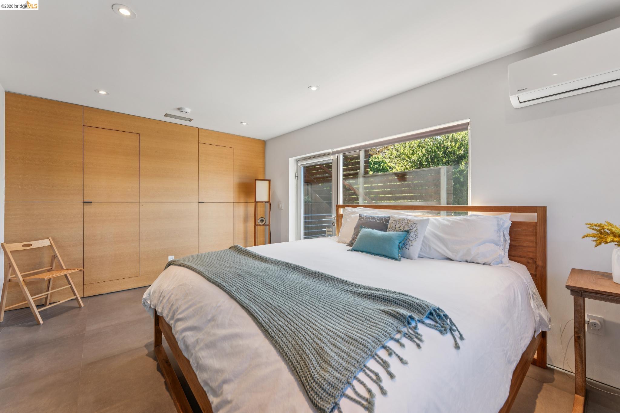 Detail Gallery Image 29 of 57 For 6733 Snake Rd, Oakland,  CA 94611 - 3 Beds | 2 Baths