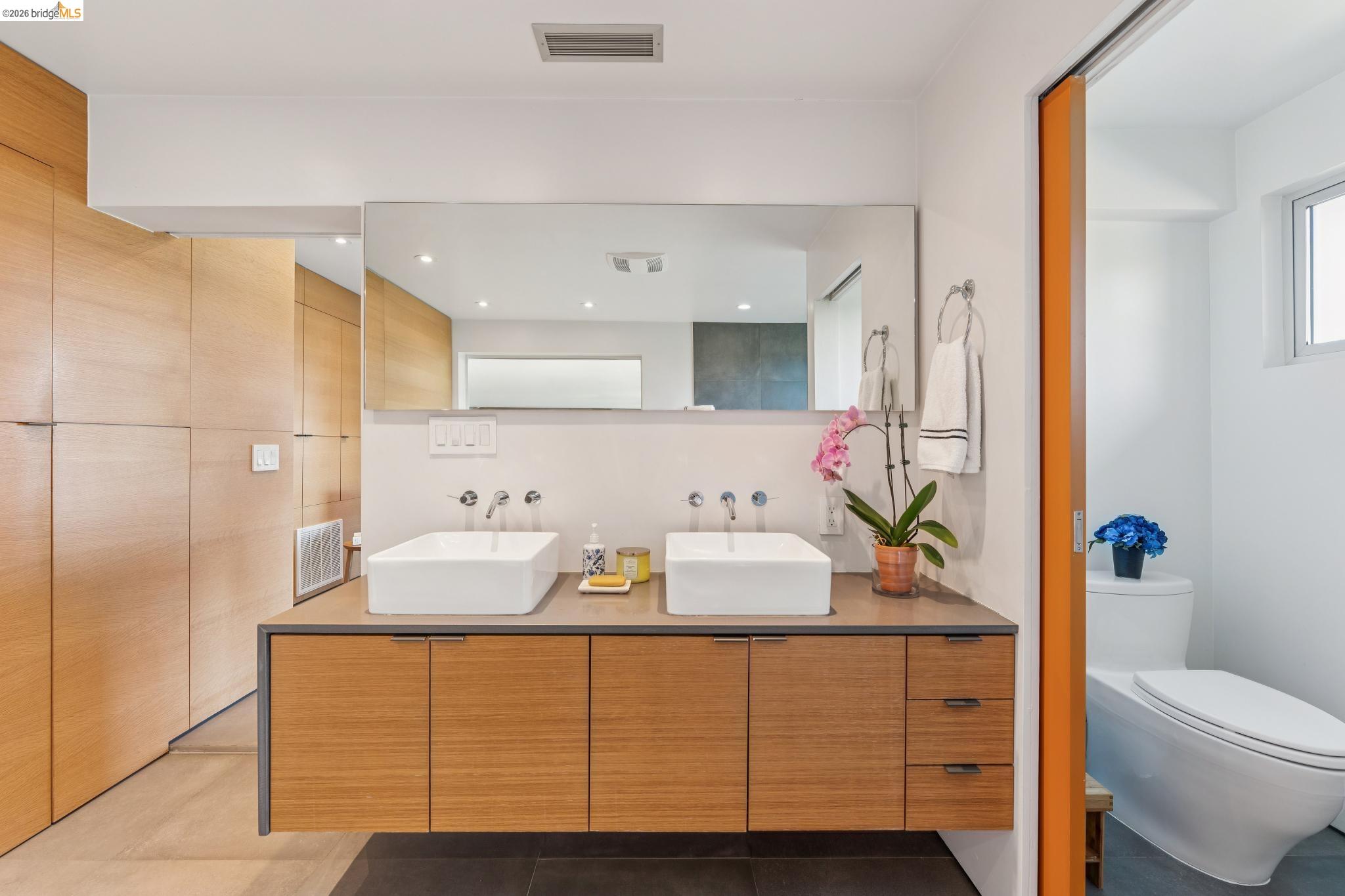 Detail Gallery Image 36 of 57 For 6733 Snake Rd, Oakland,  CA 94611 - 3 Beds | 2 Baths