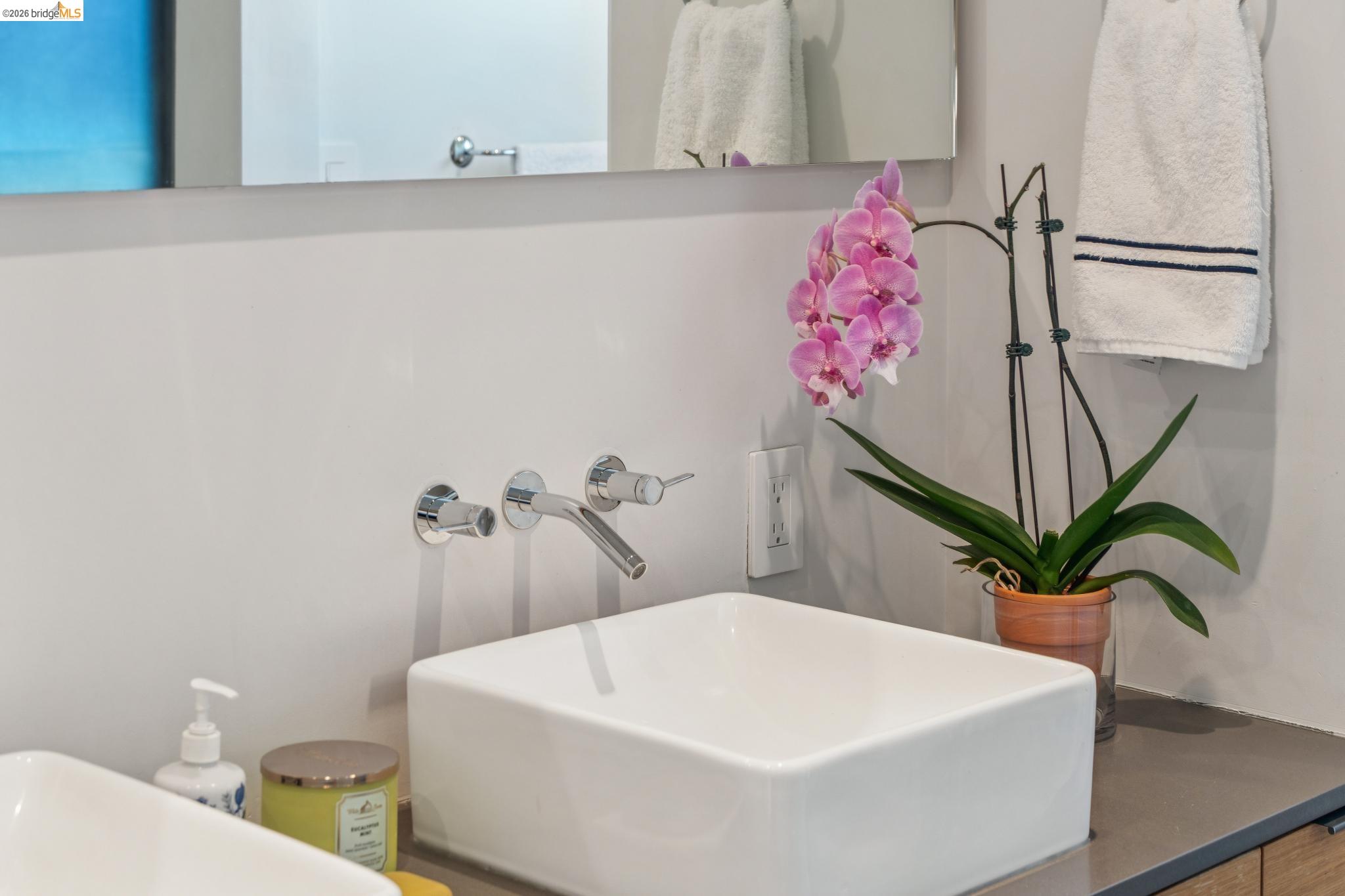 Detail Gallery Image 37 of 57 For 6733 Snake Rd, Oakland,  CA 94611 - 3 Beds | 2 Baths