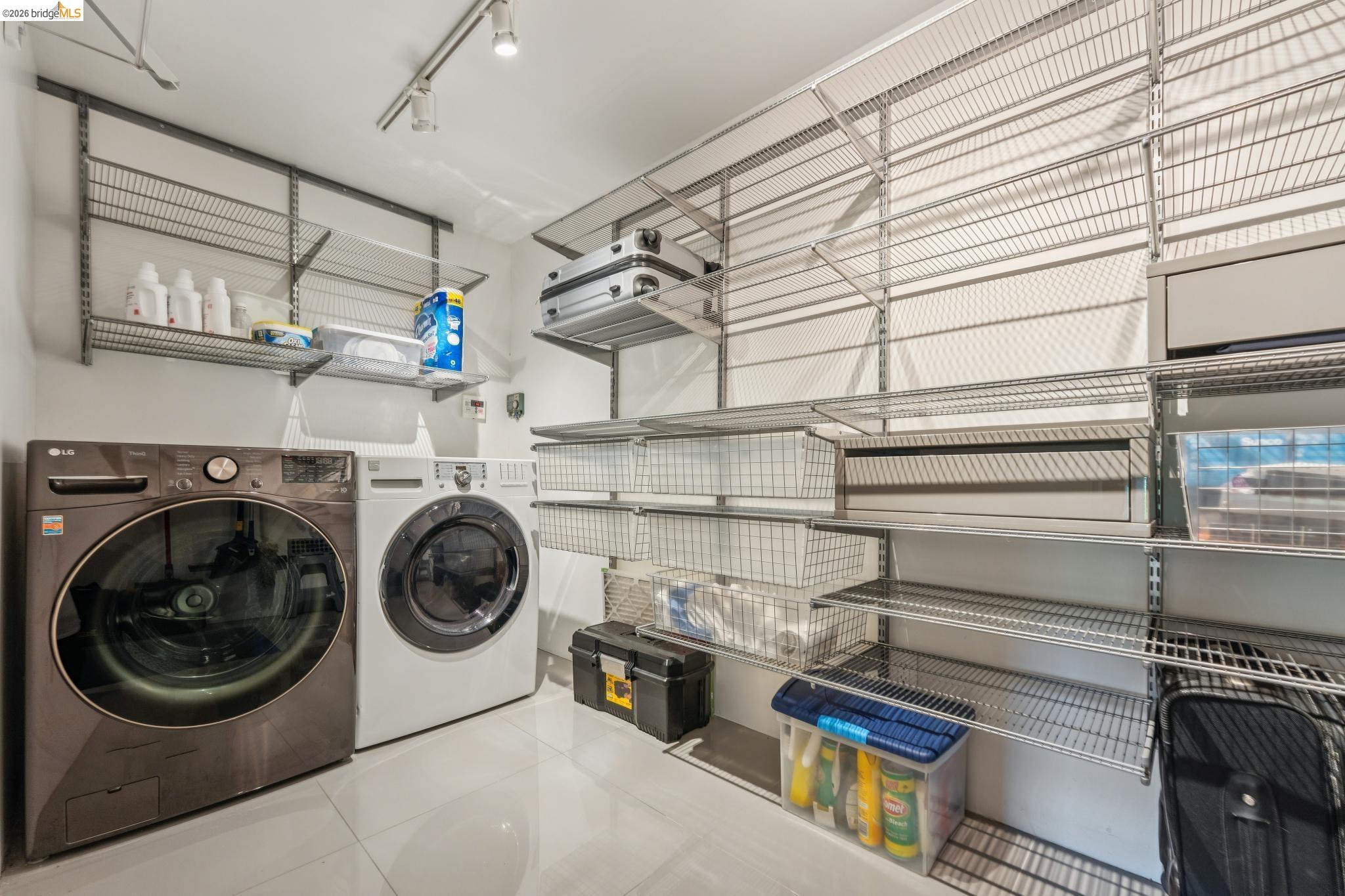 Detail Gallery Image 41 of 57 For 6733 Snake Rd, Oakland,  CA 94611 - 3 Beds | 2 Baths