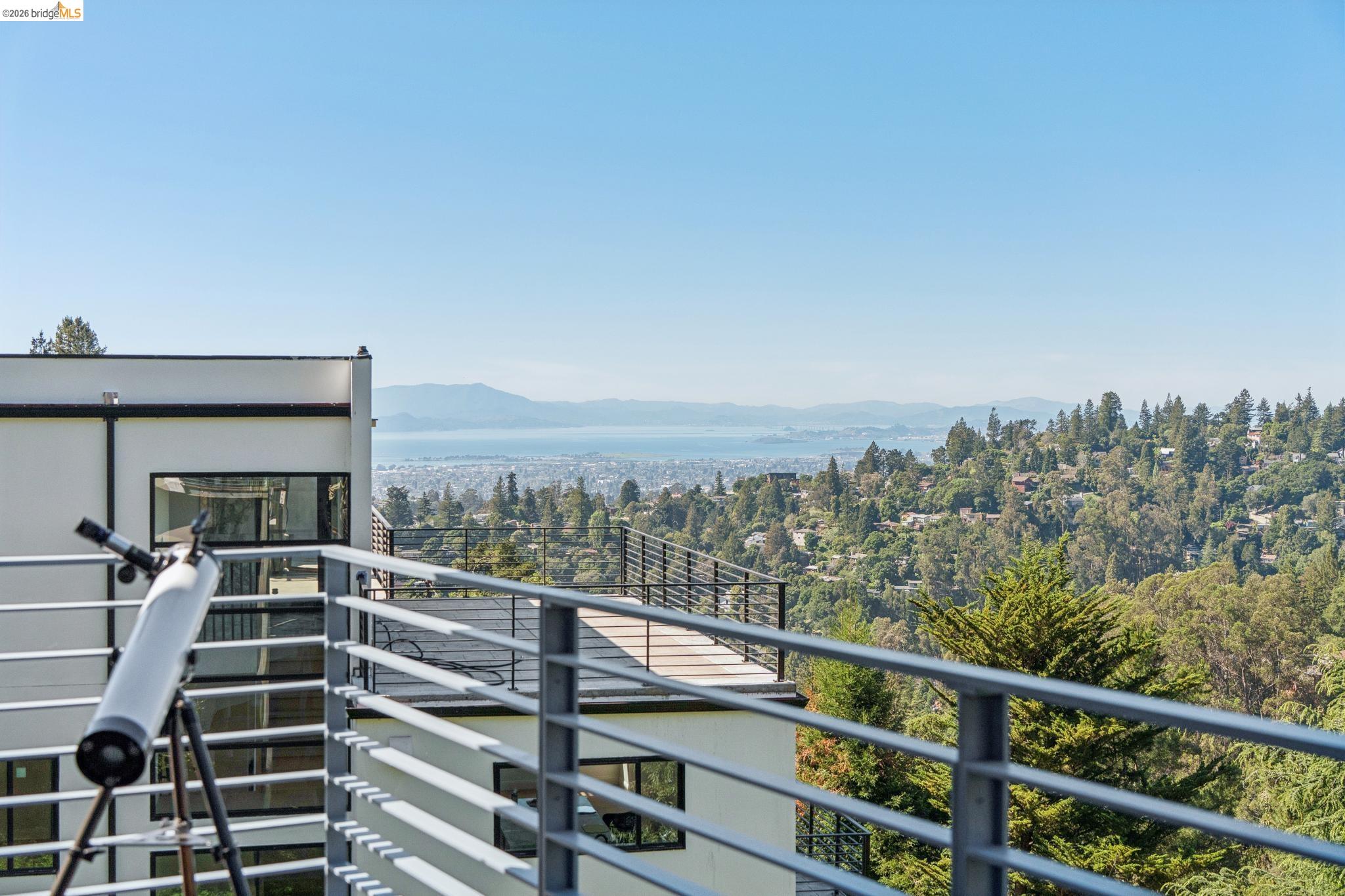 Detail Gallery Image 42 of 57 For 6733 Snake Rd, Oakland,  CA 94611 - 3 Beds | 2 Baths