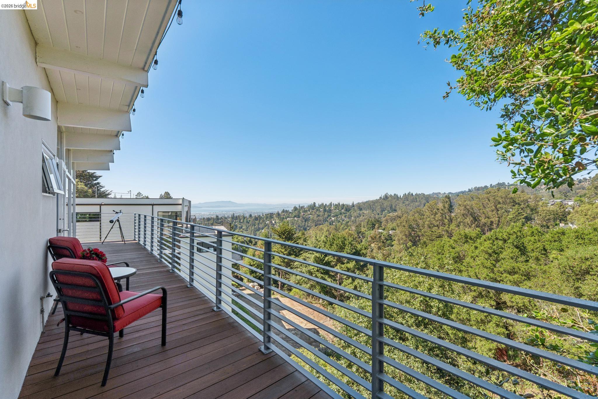 Detail Gallery Image 44 of 57 For 6733 Snake Rd, Oakland,  CA 94611 - 3 Beds | 2 Baths