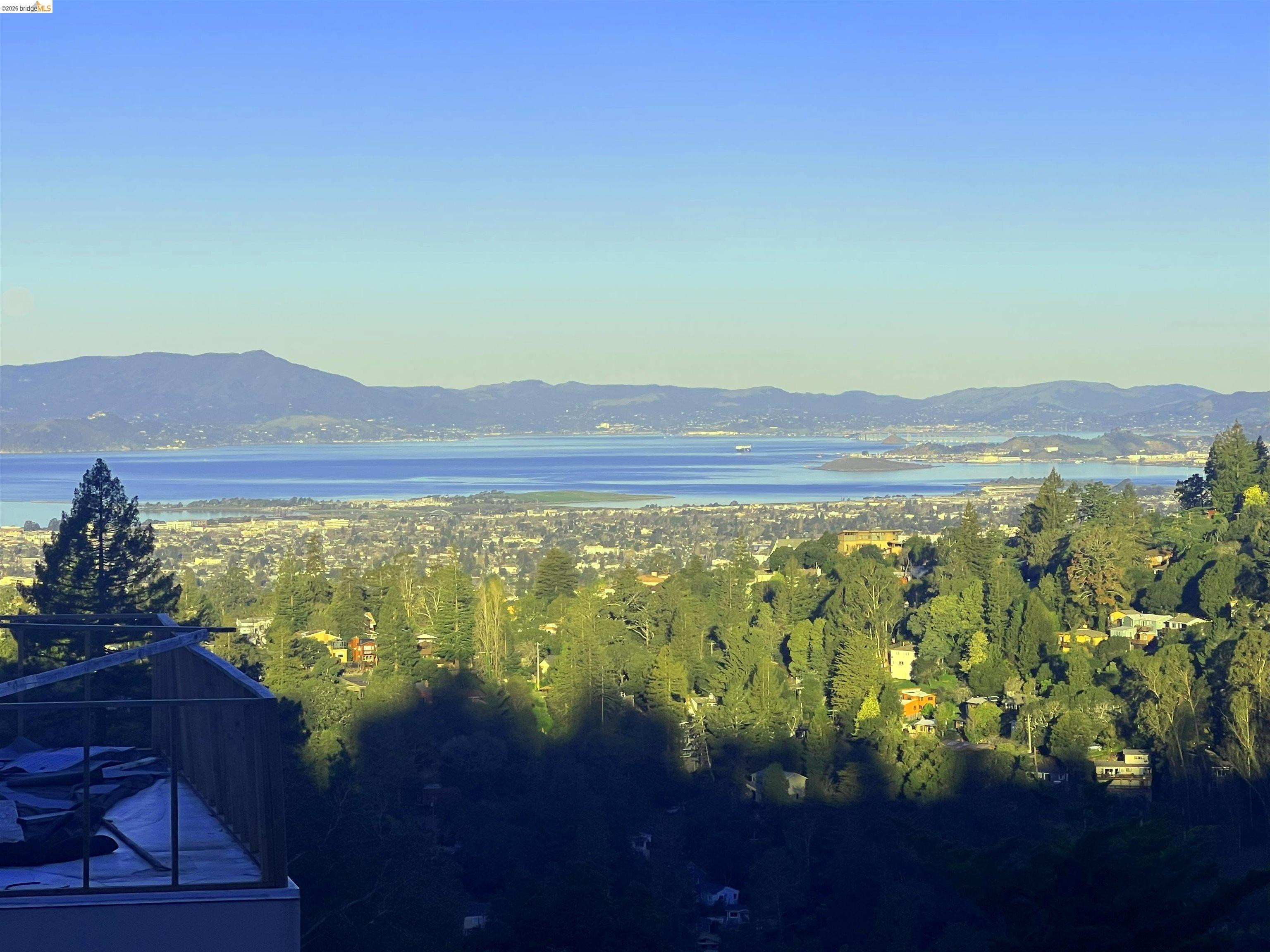 Detail Gallery Image 45 of 57 For 6733 Snake Rd, Oakland,  CA 94611 - 3 Beds | 2 Baths