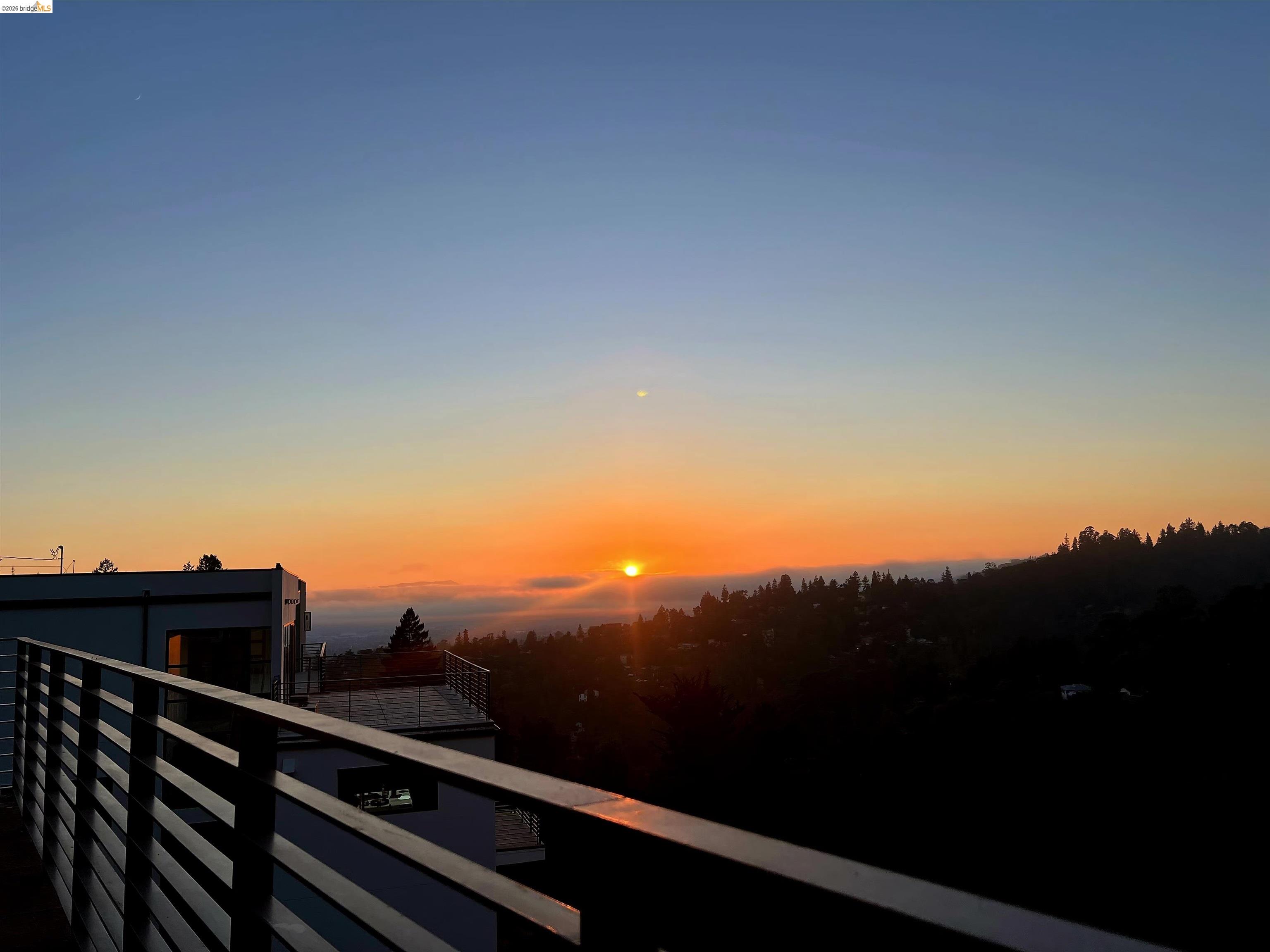 Detail Gallery Image 46 of 57 For 6733 Snake Rd, Oakland,  CA 94611 - 3 Beds | 2 Baths