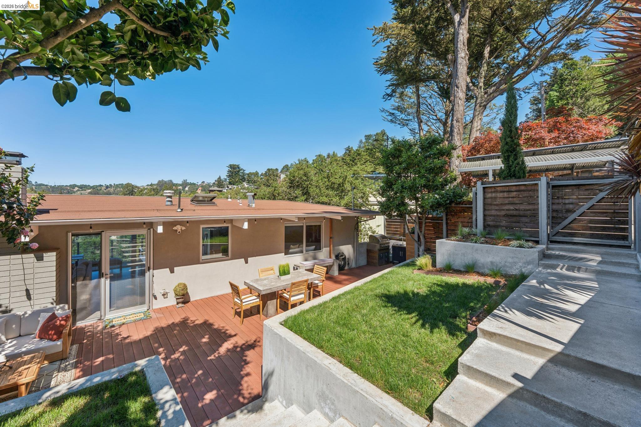 Detail Gallery Image 48 of 57 For 6733 Snake Rd, Oakland,  CA 94611 - 3 Beds | 2 Baths