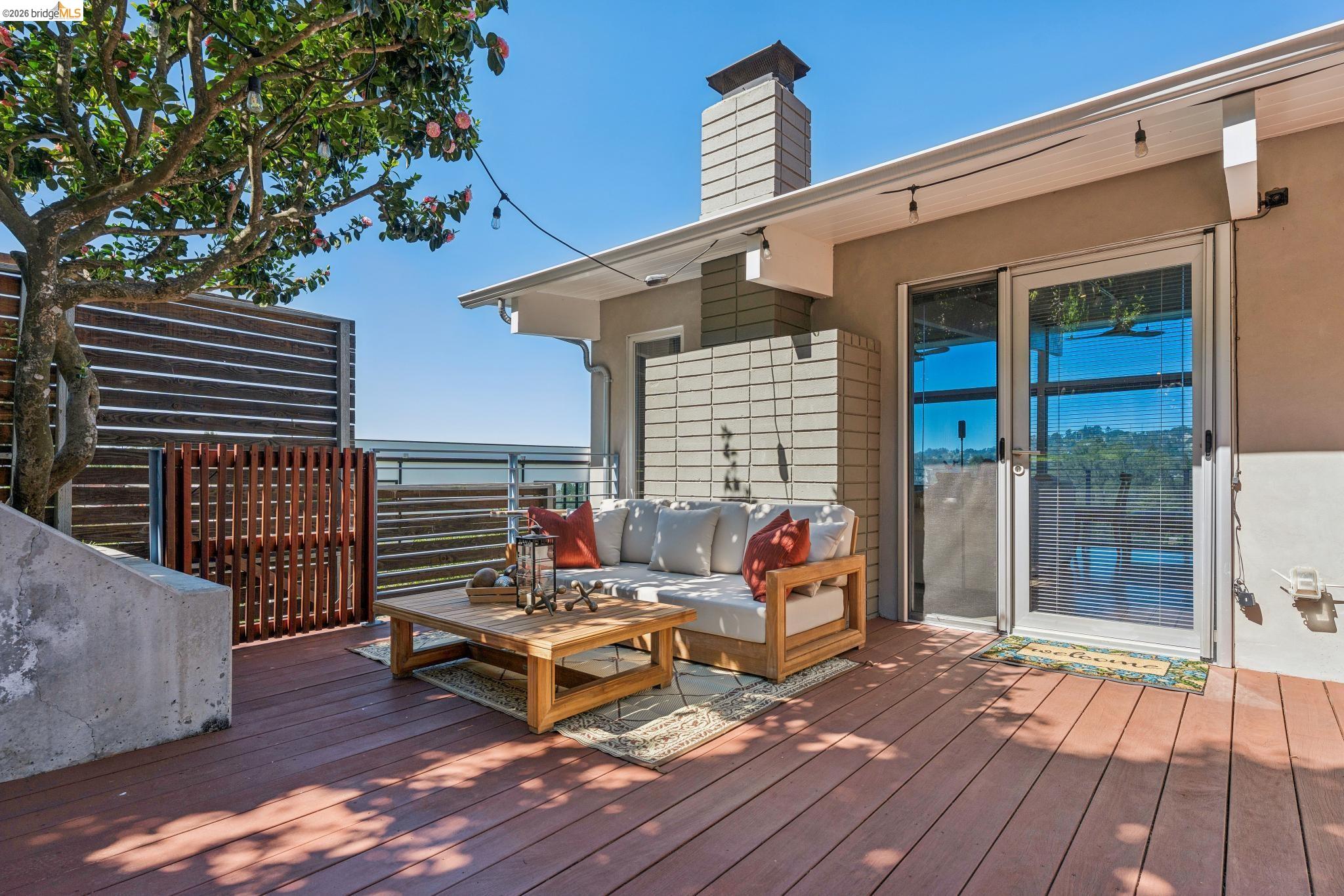 Detail Gallery Image 49 of 57 For 6733 Snake Rd, Oakland,  CA 94611 - 3 Beds | 2 Baths