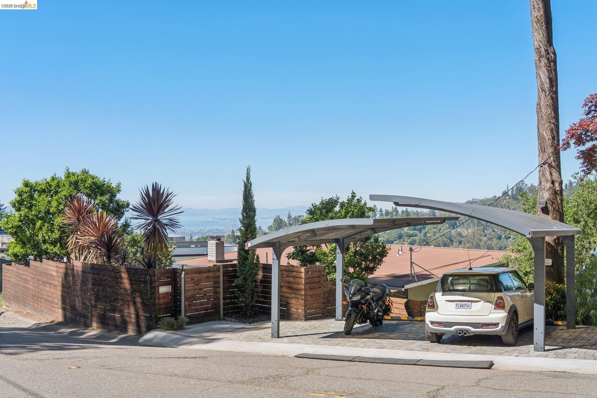 Detail Gallery Image 54 of 57 For 6733 Snake Rd, Oakland,  CA 94611 - 3 Beds | 2 Baths