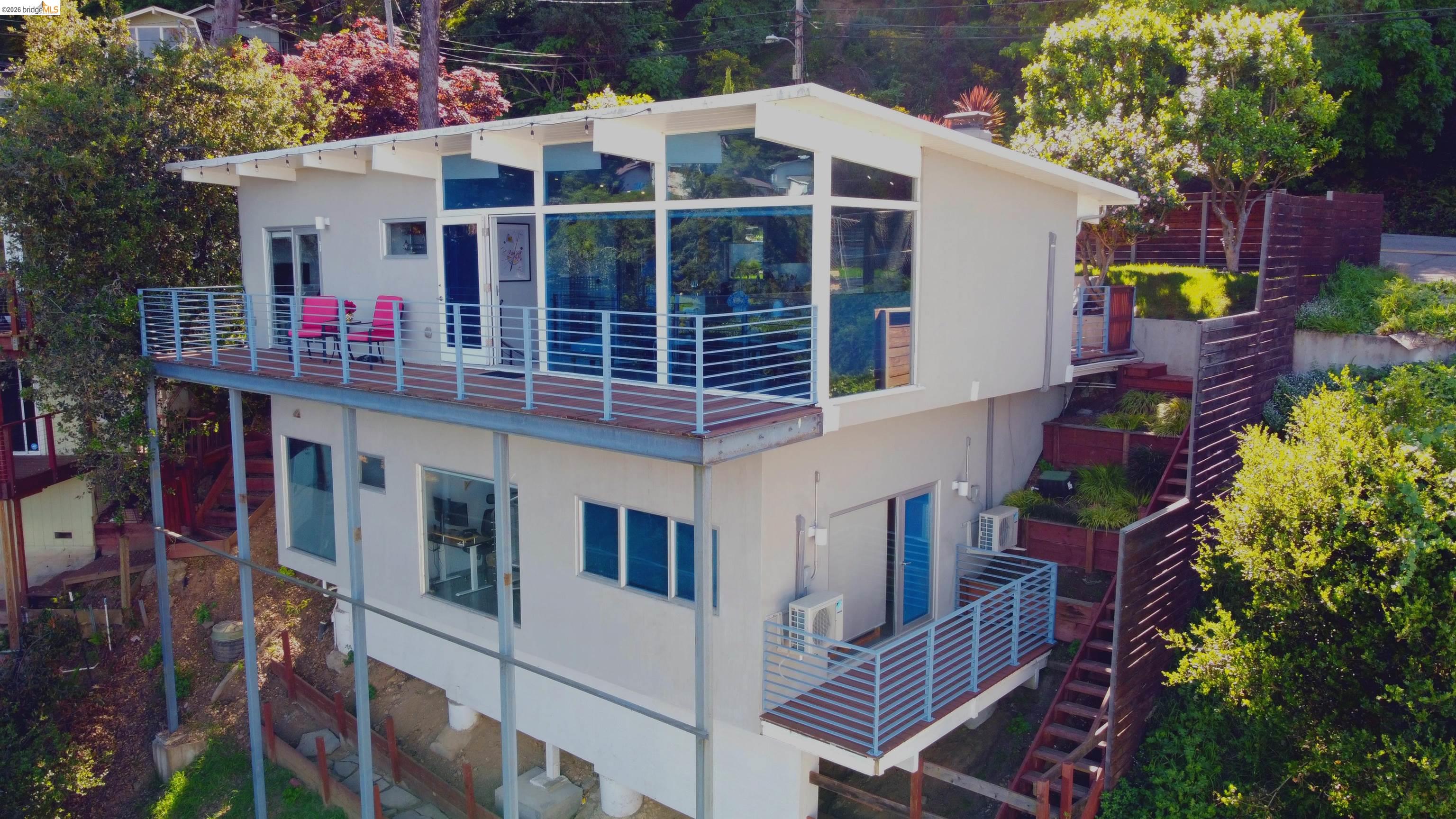 Detail Gallery Image 57 of 57 For 6733 Snake Rd, Oakland,  CA 94611 - 3 Beds | 2 Baths