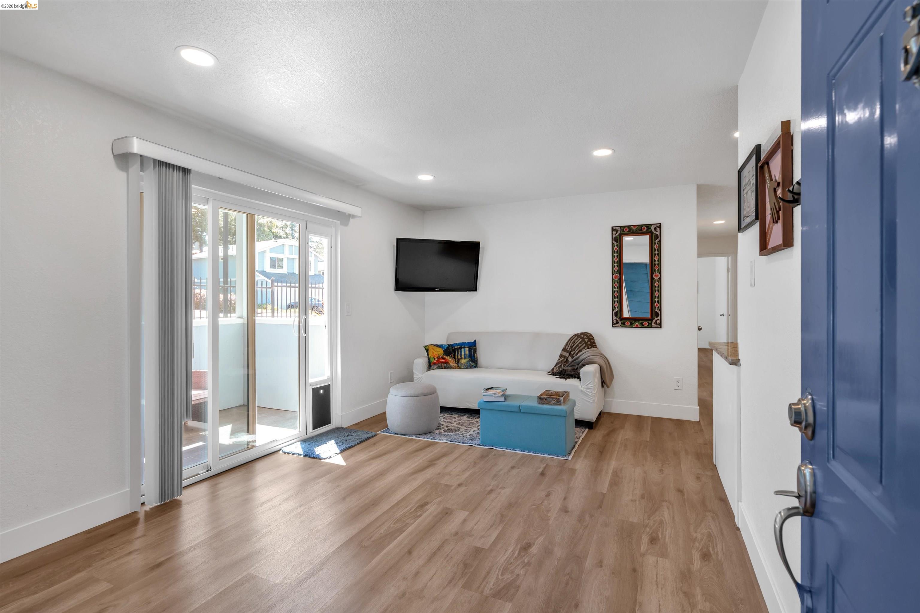 Detail Gallery Image 2 of 25 For 403 Lighthouse Dr, Vallejo,  CA 94590 - 2 Beds | 1 Baths