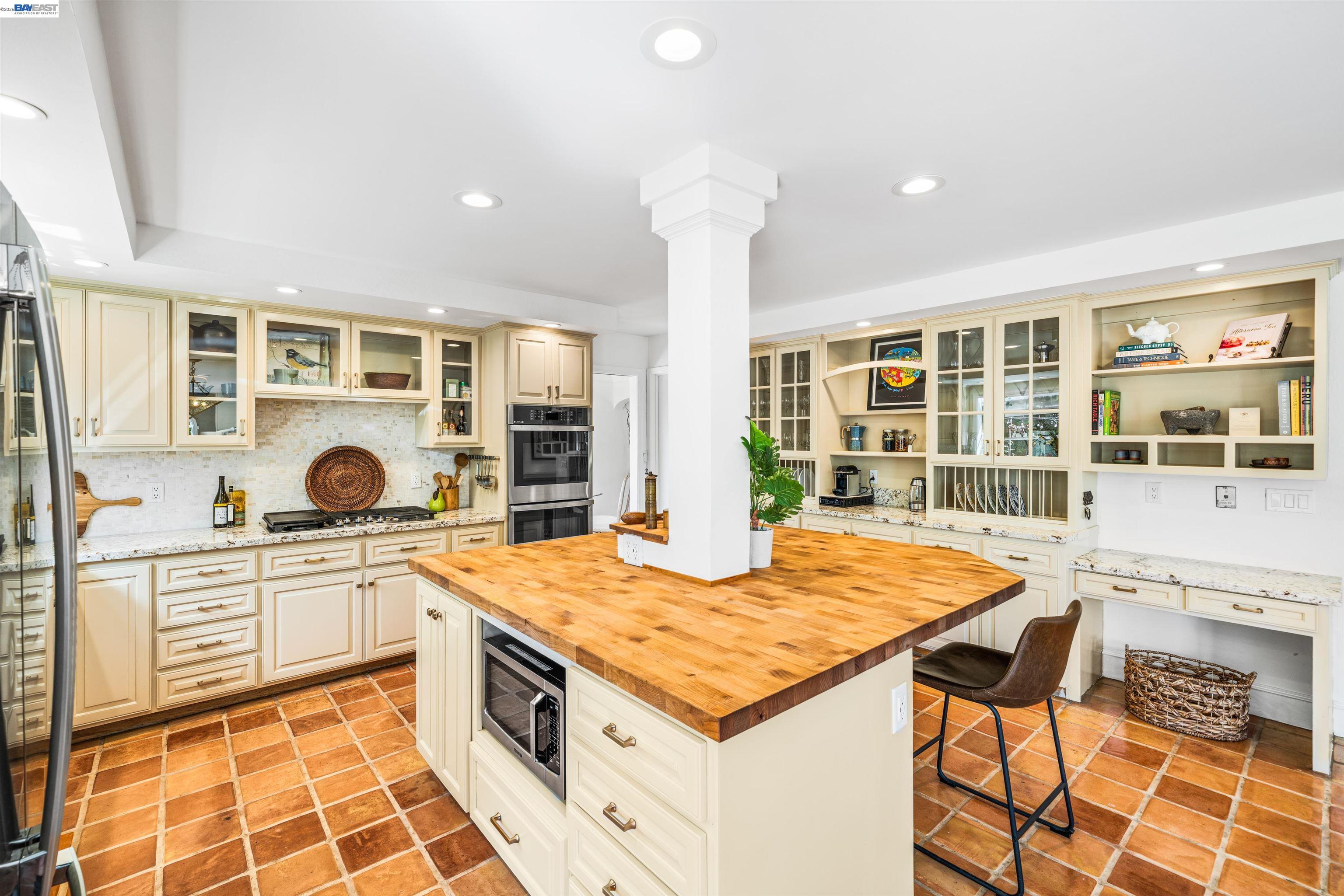 Detail Gallery Image 11 of 47 For 5207 Crestline Way, Pleasanton,  CA 94566 - 4 Beds | 2/1 Baths