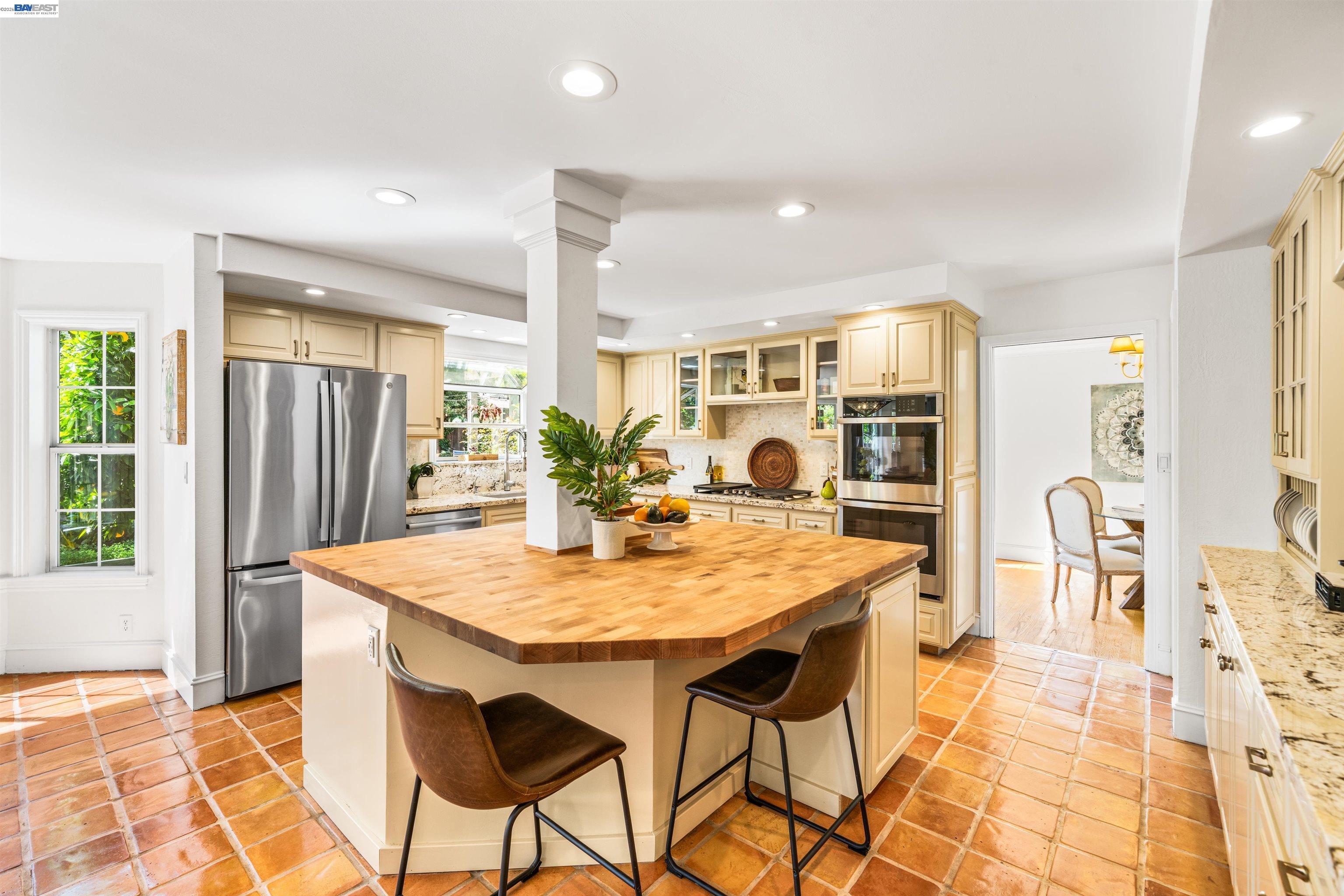 Detail Gallery Image 12 of 47 For 5207 Crestline Way, Pleasanton,  CA 94566 - 4 Beds | 2/1 Baths