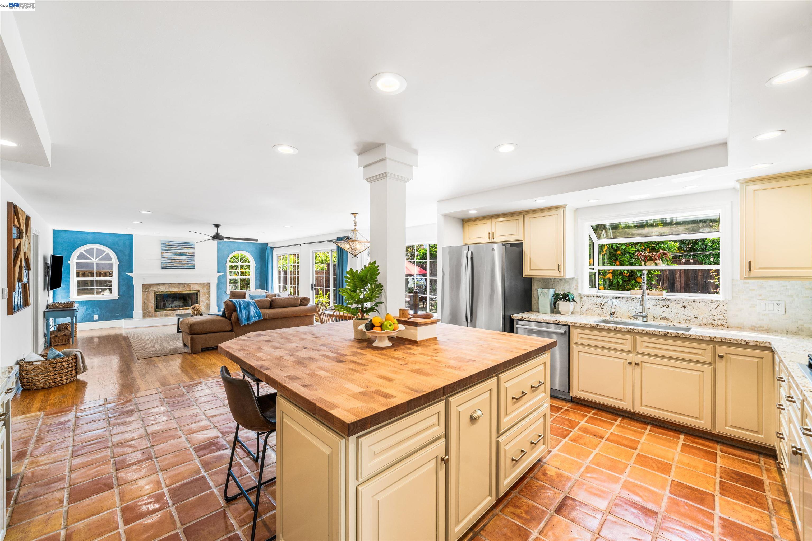 Detail Gallery Image 14 of 47 For 5207 Crestline Way, Pleasanton,  CA 94566 - 4 Beds | 2/1 Baths