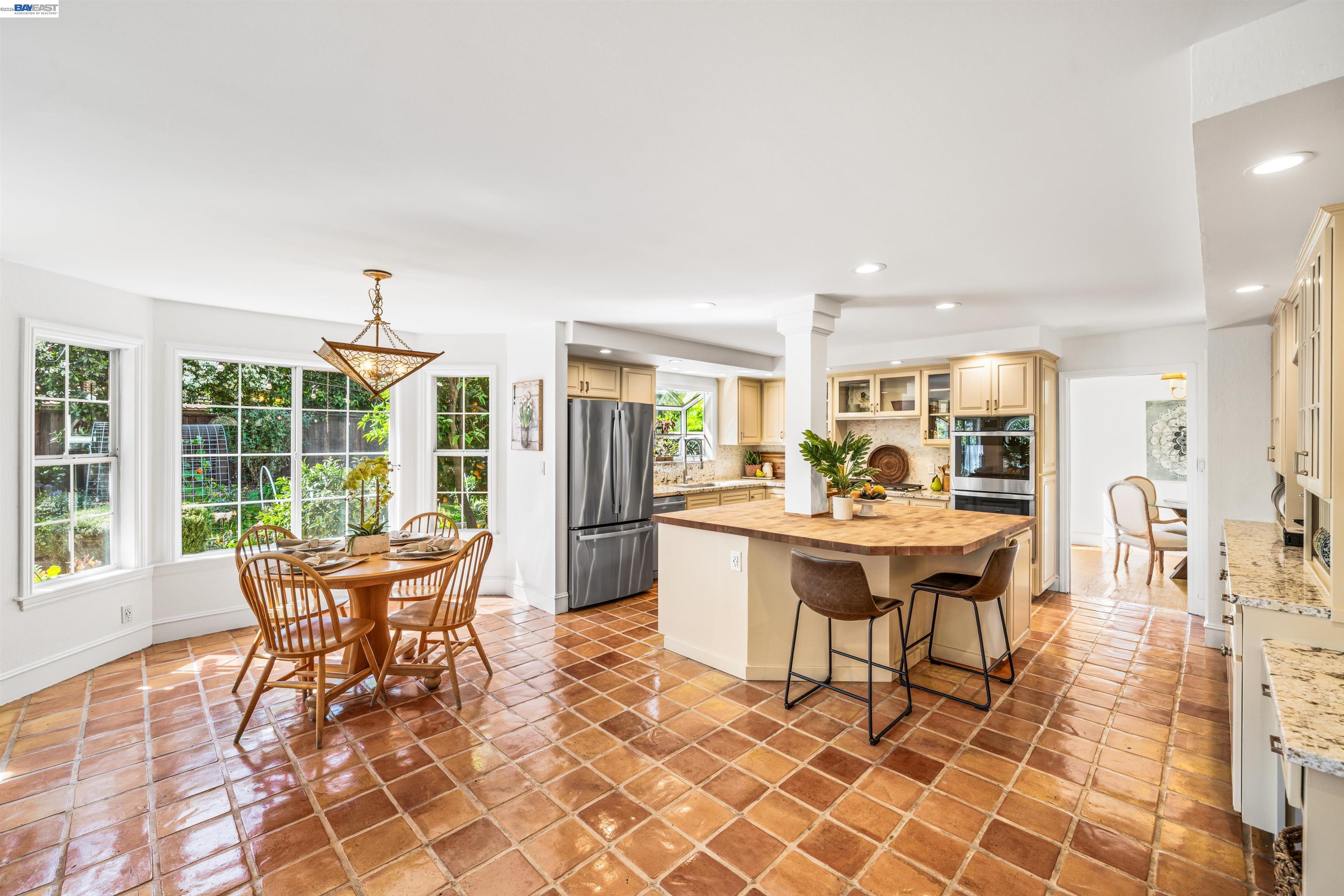 Detail Gallery Image 15 of 47 For 5207 Crestline Way, Pleasanton,  CA 94566 - 4 Beds | 2/1 Baths