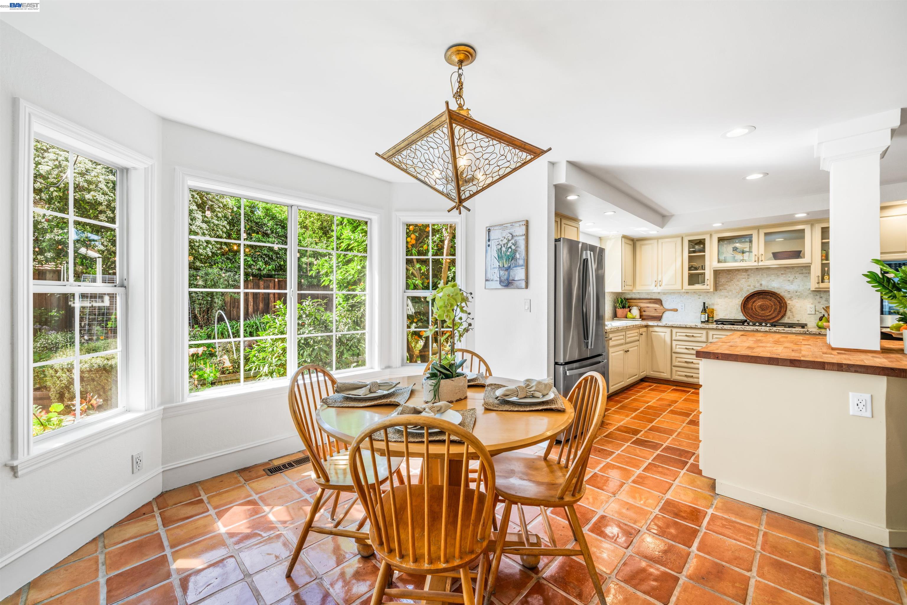 Detail Gallery Image 16 of 47 For 5207 Crestline Way, Pleasanton,  CA 94566 - 4 Beds | 2/1 Baths