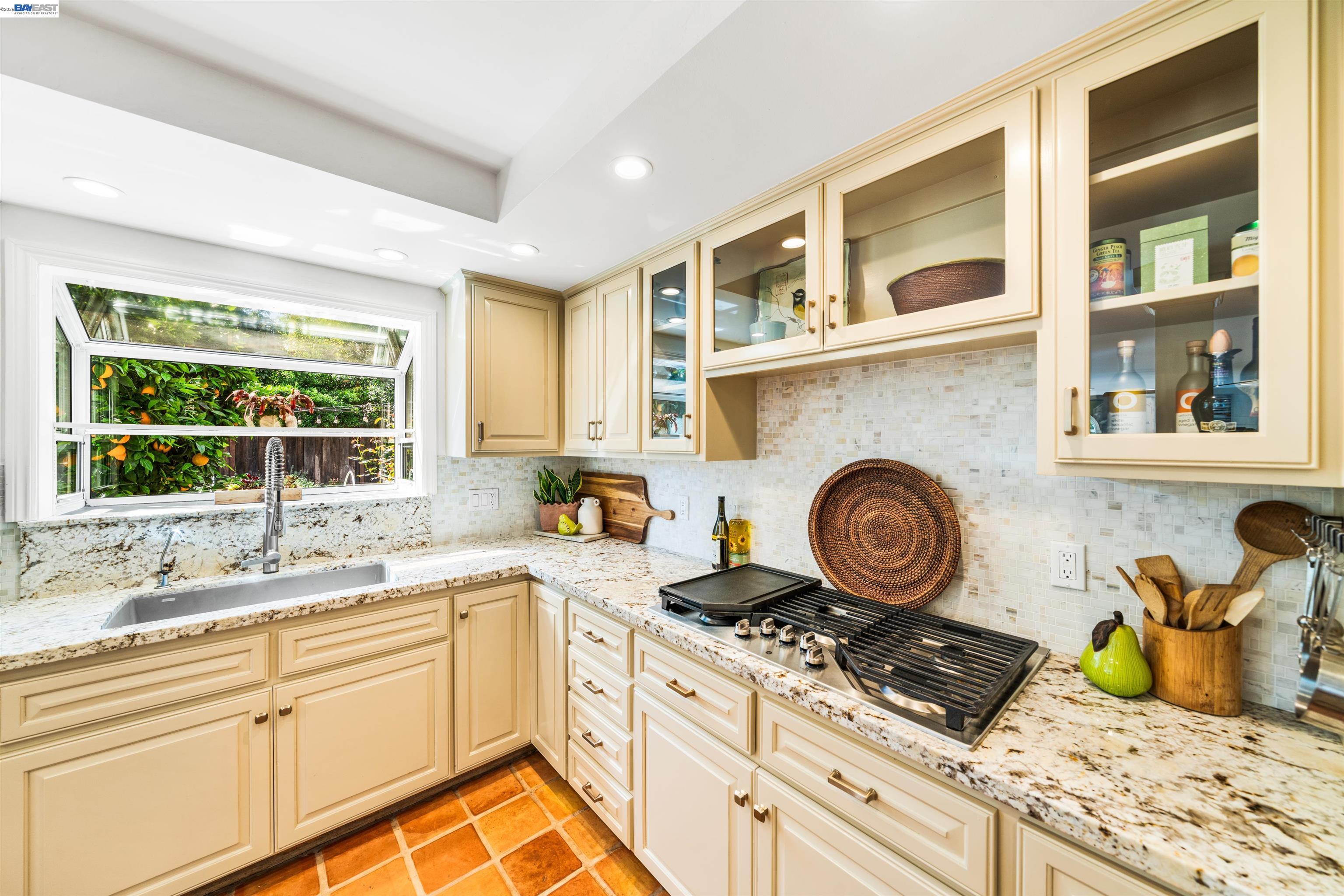 Detail Gallery Image 10 of 47 For 5207 Crestline Way, Pleasanton,  CA 94566 - 4 Beds | 2/1 Baths
