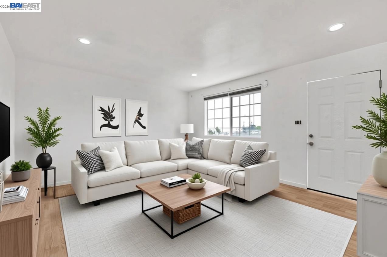 Detail Gallery Image 13 of 30 For 2828 22nd Avenue, Oakland,  CA 94606 - 12 Beds | 4 Baths