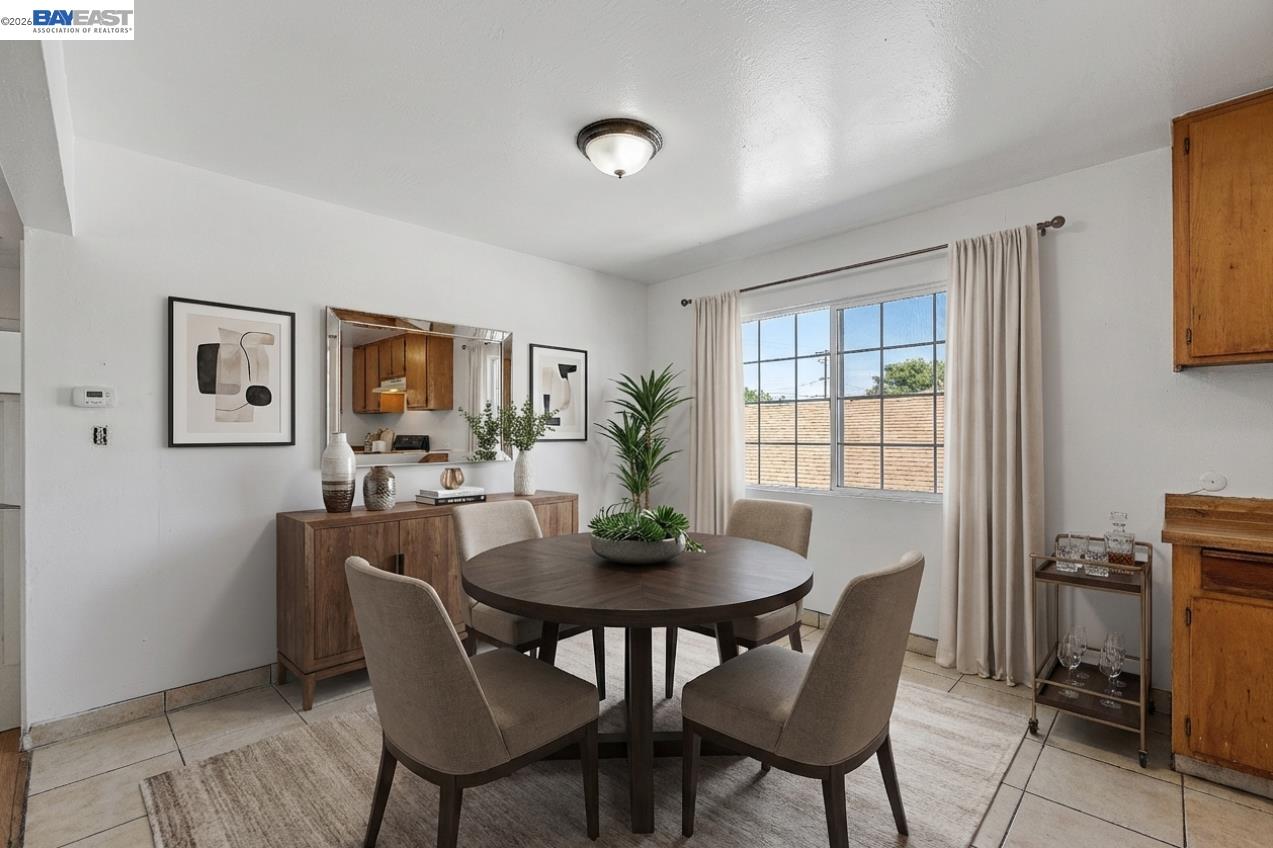 Detail Gallery Image 3 of 30 For 2828 22nd Avenue, Oakland,  CA 94606 - 12 Beds | 4 Baths