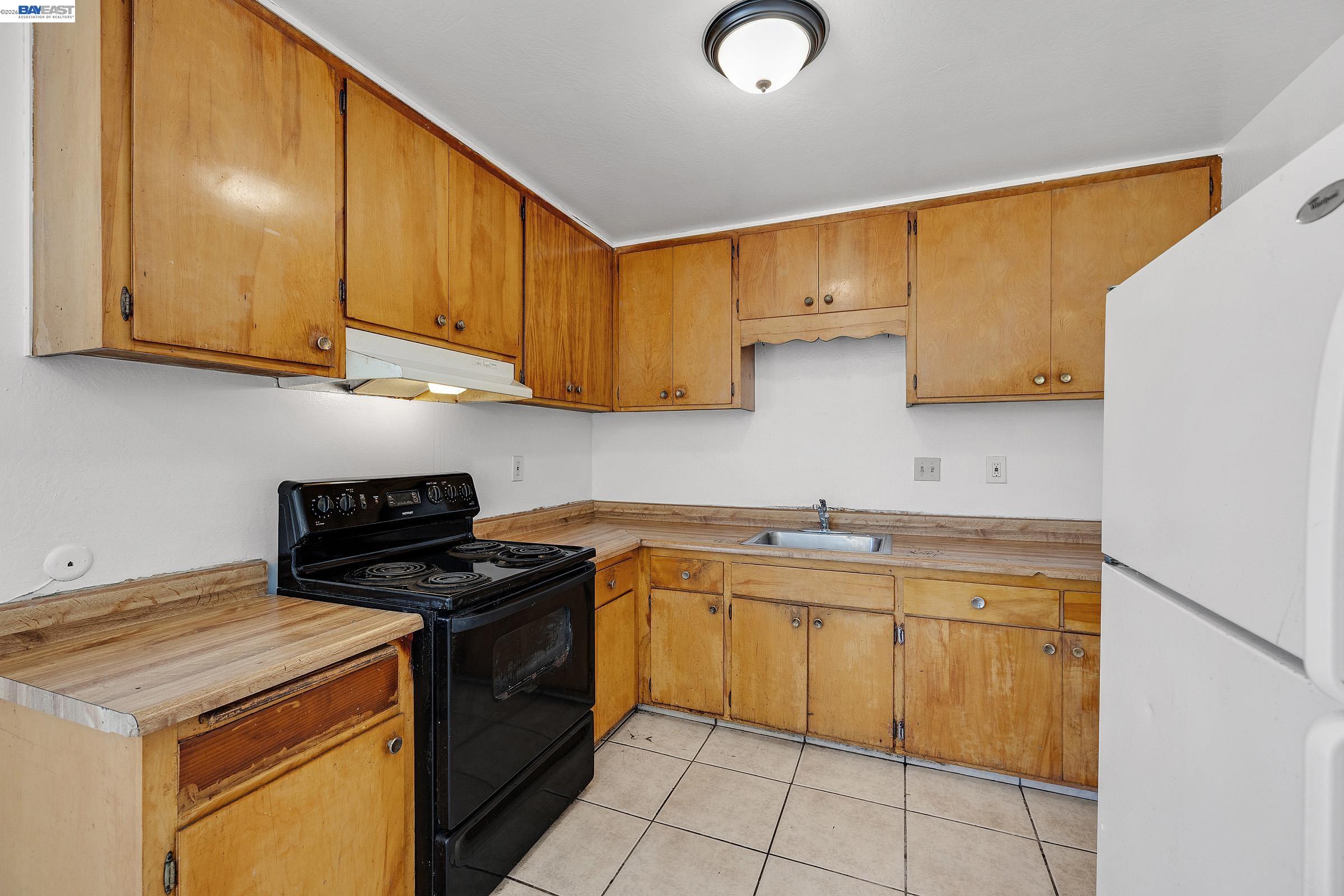 Detail Gallery Image 21 of 30 For 2828 22nd Avenue, Oakland,  CA 94606 - 12 Beds | 4 Baths