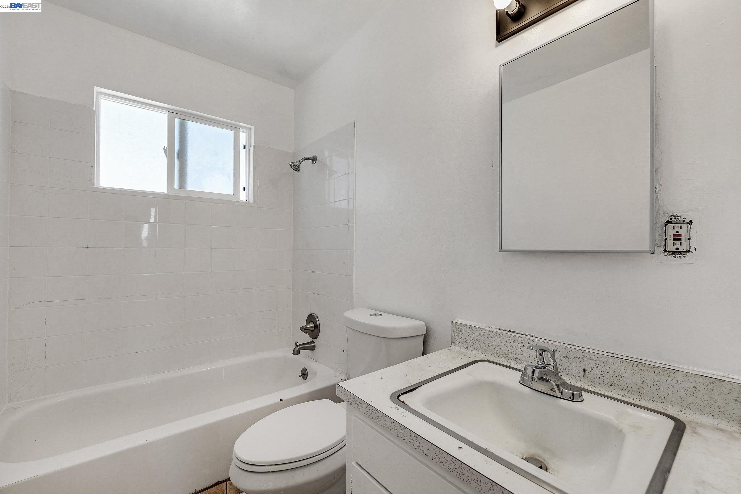 Detail Gallery Image 25 of 30 For 2828 22nd Avenue, Oakland,  CA 94606 - 12 Beds | 4 Baths